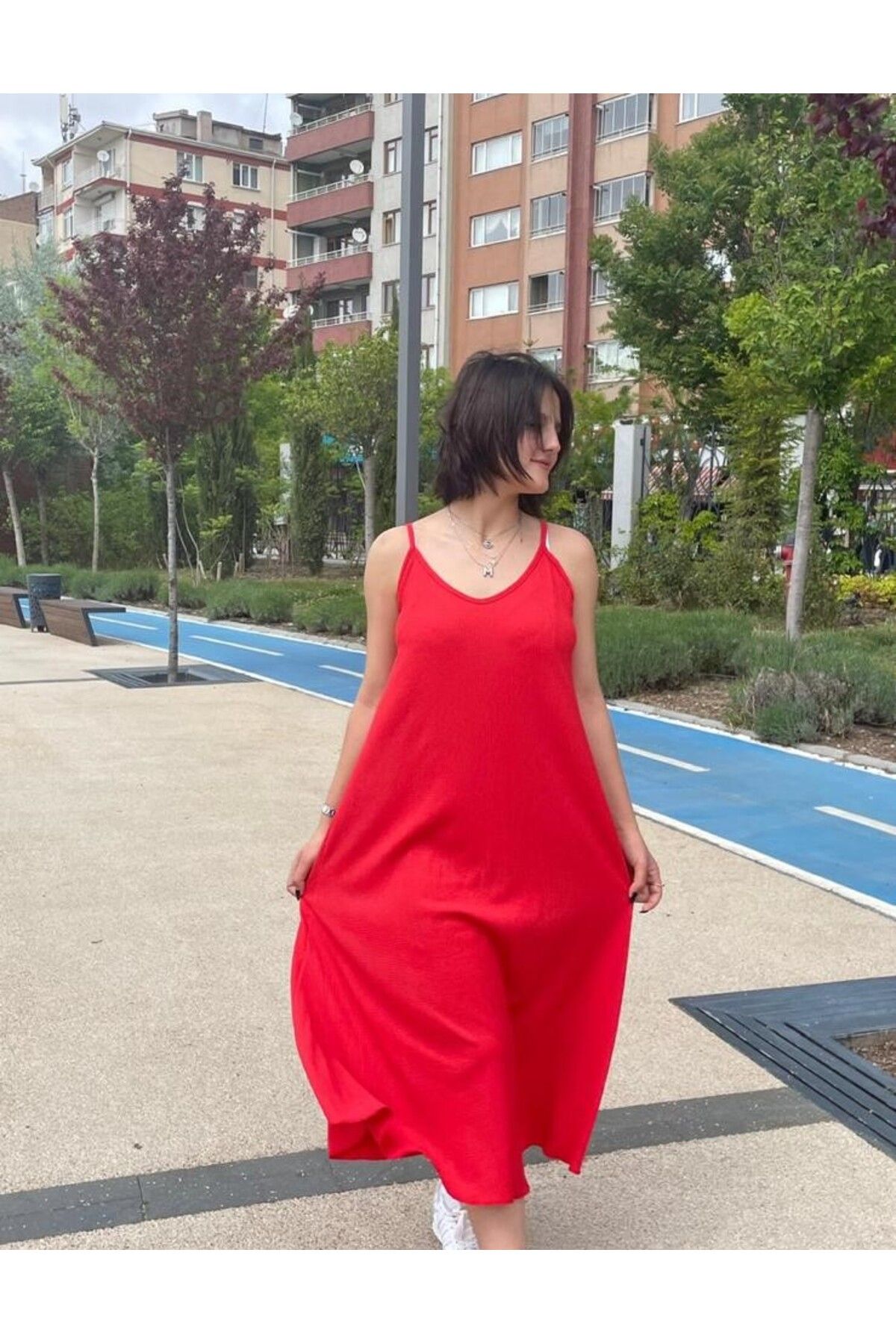 Serilda Moda İp Askılı Salaş Kırmızı Elbise