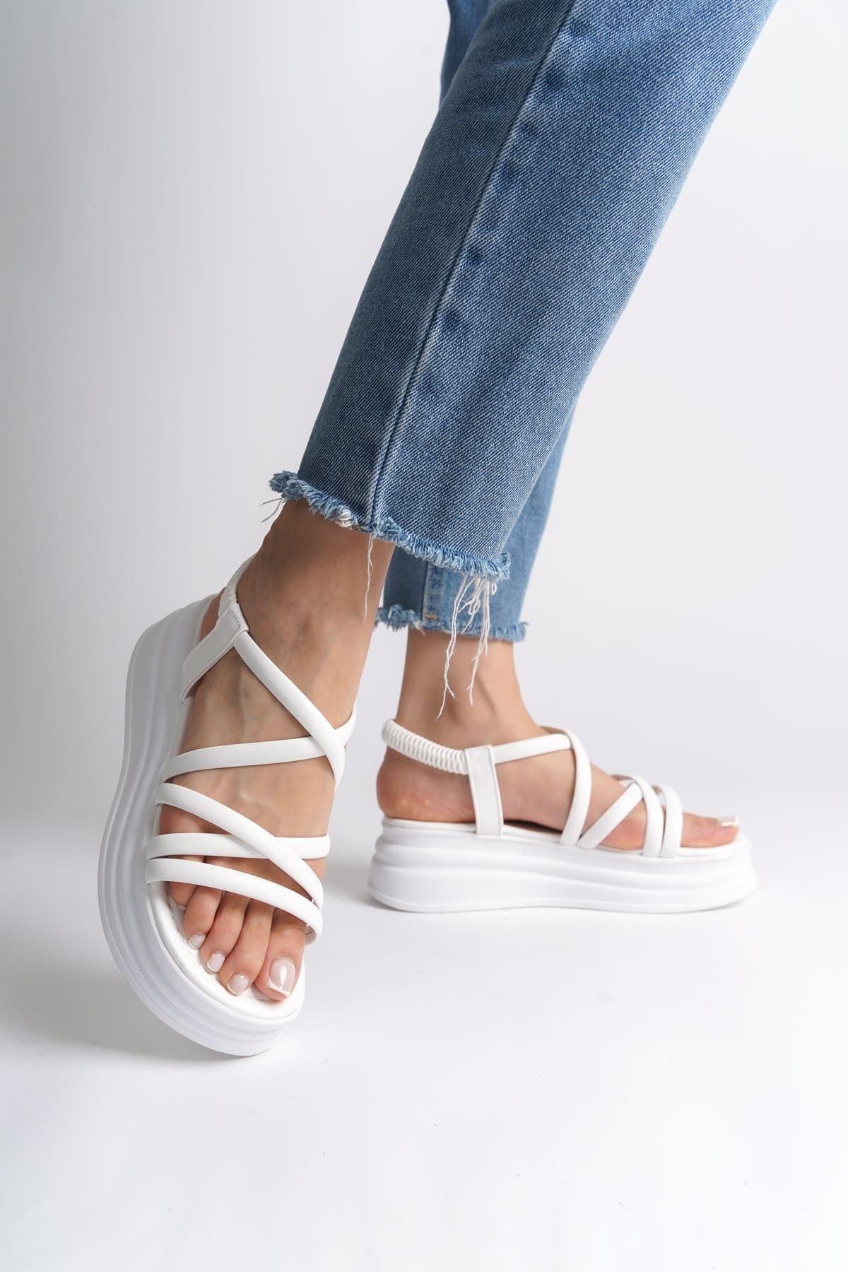 Rozero Shoes MARINA Lastikli Şerit Detaylı Ortopedik Taban Kadın Sandalet BT Beyaz
