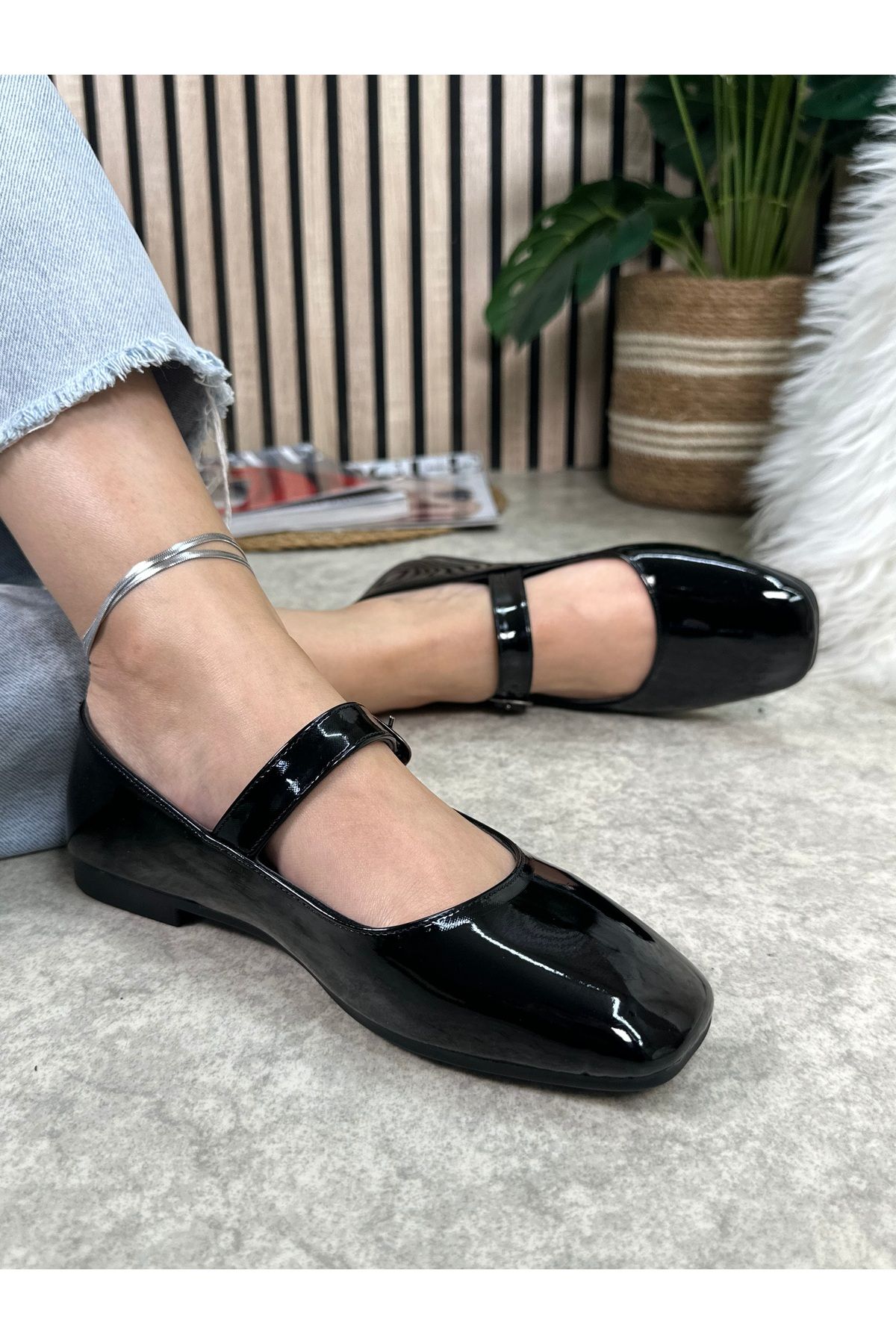 İmerShoes Günlük Kadın Siyah Rugan Babet Oval Burun Alçak Topuk Tokalı Hafif Rahat Ayakkabı M-506