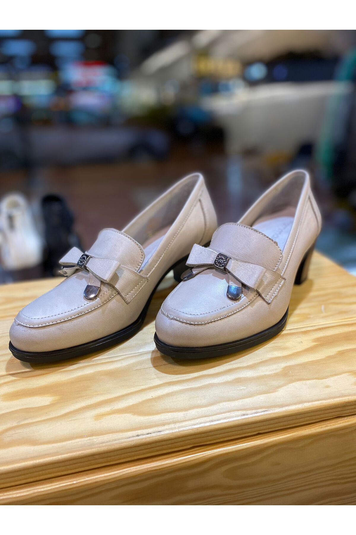 Mammamia Hakiki Deri Fiyonk Detaylı Klasik Topuklu Ayakkabı