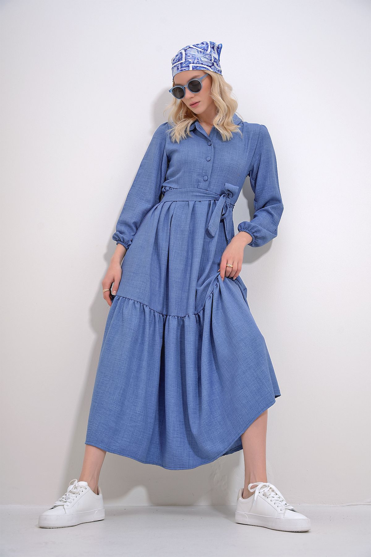 Trend Alaçatı Stili Kadın Havacı Mavi Önü Düğmeli Eteği Volanlı Flamlı Keten Maxiboy Elbise ALC-X12045