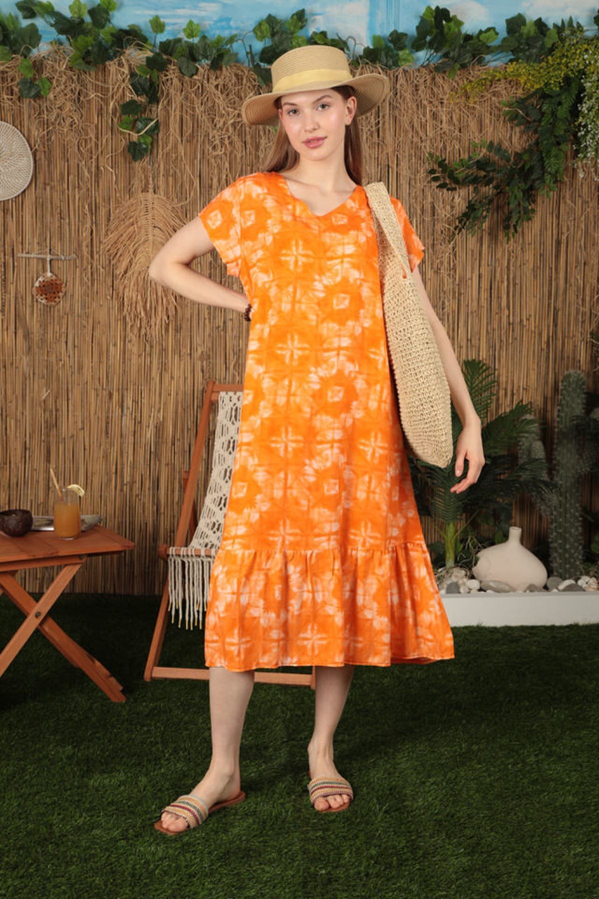 vuvutasarım Yeni Sezon Viskon Kumaş V Yaka Batik Desen Eteği Fırfırlı Kadın Elbise Plaj Elbisesi