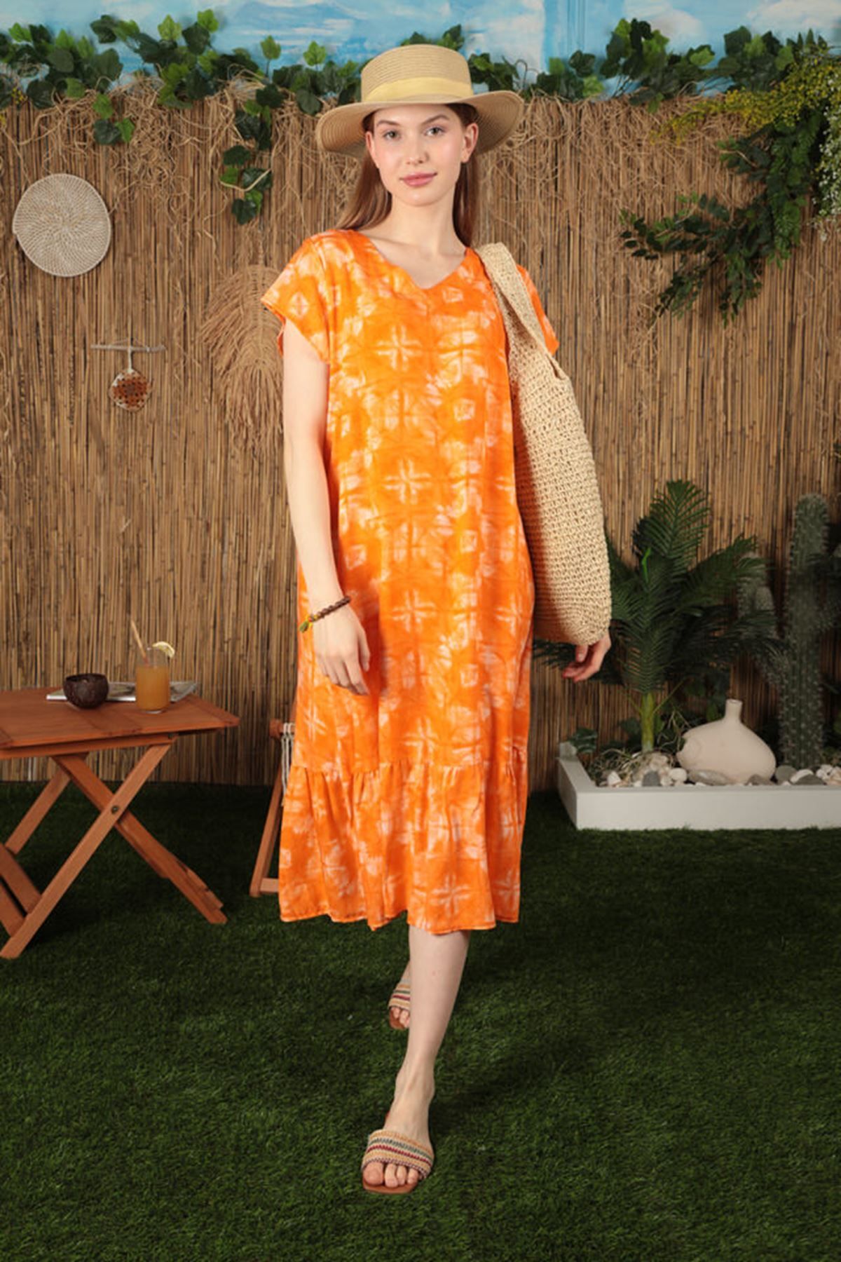lovebox Yeni Sezon Viskon Kumaş Batik Desen Eteği Fırfır Detaylı Kadın Elbise