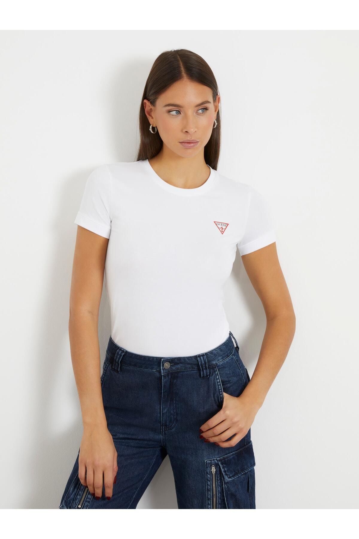 Guess Mini Triangle Kadın Slim Fit T-shirt