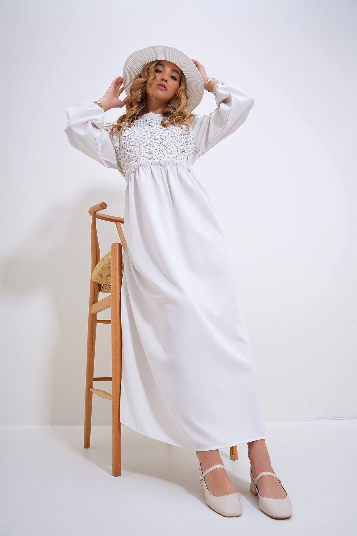 Trend Alaçatı Stili Kadın Beyaz Dik Yaka Önü Kroşata Örgülü Sırtı Fermuarlı Dokuma Elbise ALC-X12025