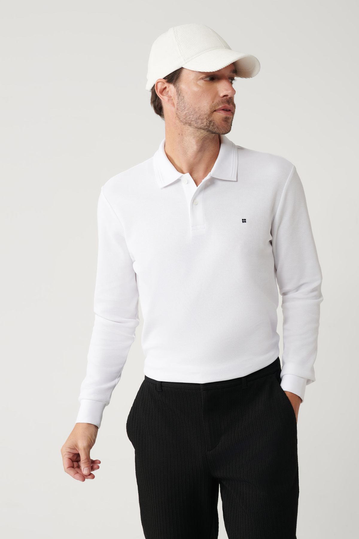 Avva Erkek Beyaz Sweatshirt 2 Düğmeli Polo Yaka Pamuklu Slim Fit B001080