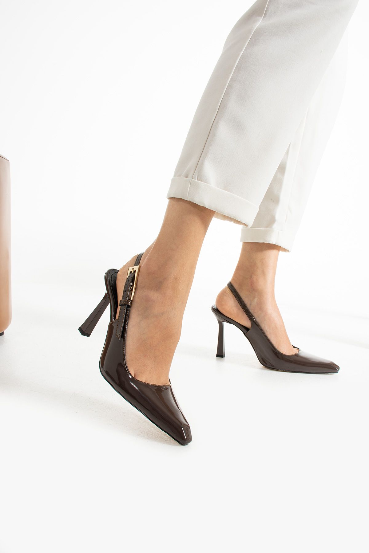TARZGEZ TRENDBU Kadın Kahverengi Rugan Toka Detaylı Topuklu Ayakkabı