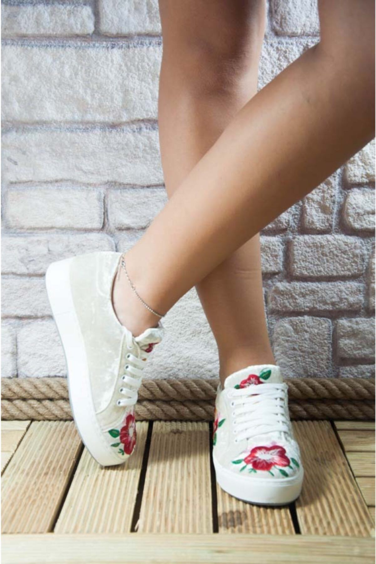 Noa Shoes Çiçek Nakışlı Kadın Sneakers Krem Kadife Ayakkabı Bağcıklı Günlük Bej