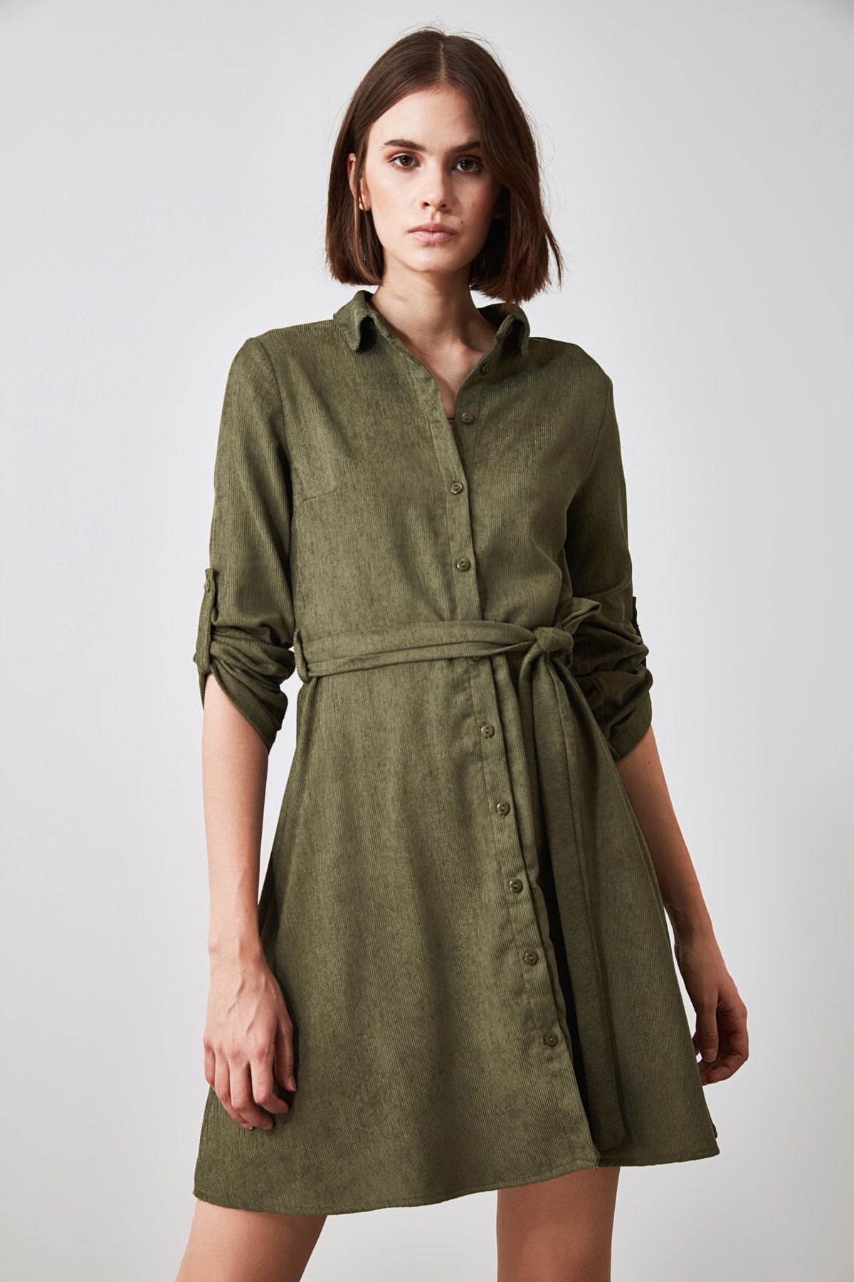 TRENDYOLMİLLA Yeşil Kuşaklı Kadife Gömlek Elbise TWOAW21EL0058