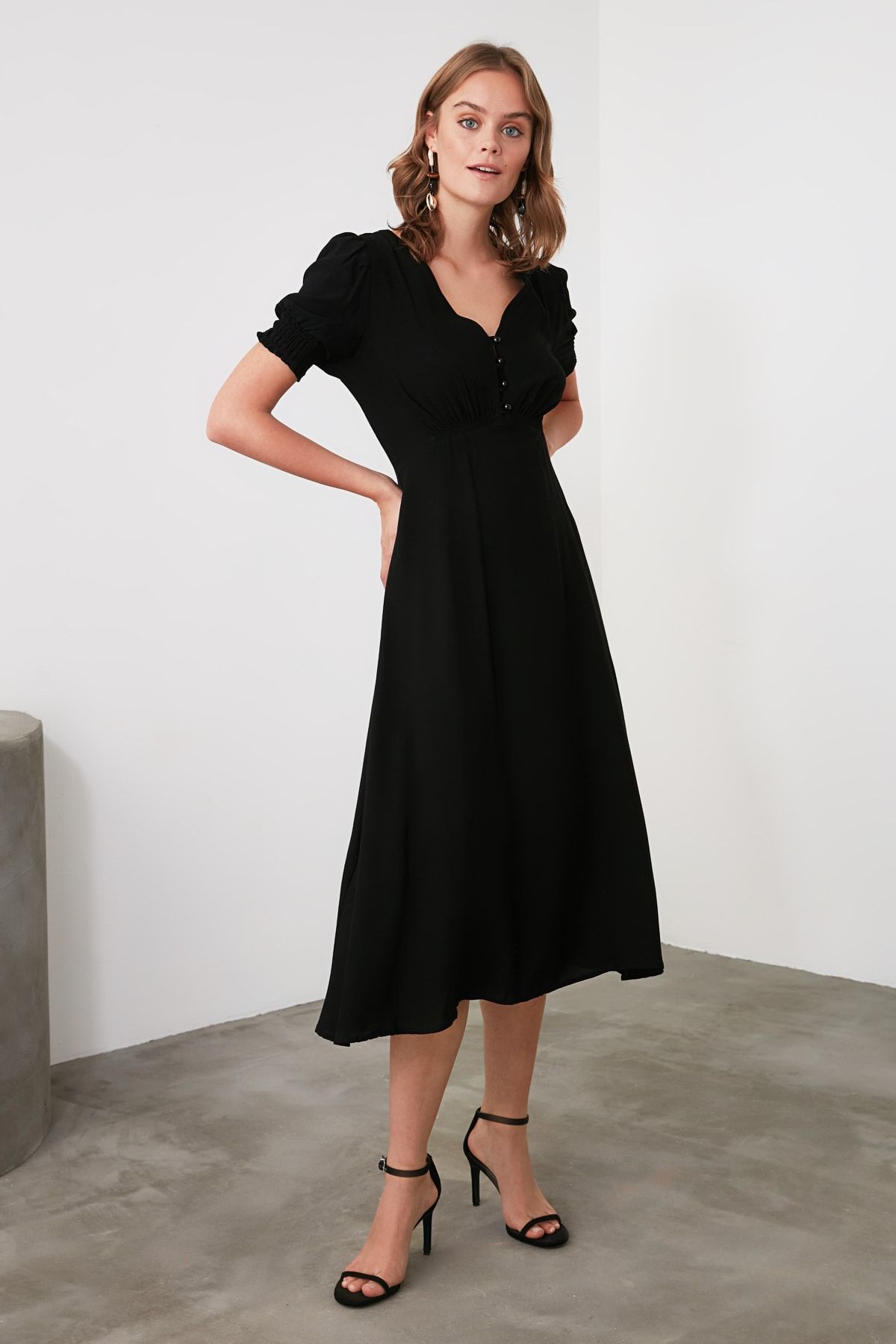 TRENDYOLMİLLA Siyah Düğme Detaylı Elbise TWOSS20EL2521