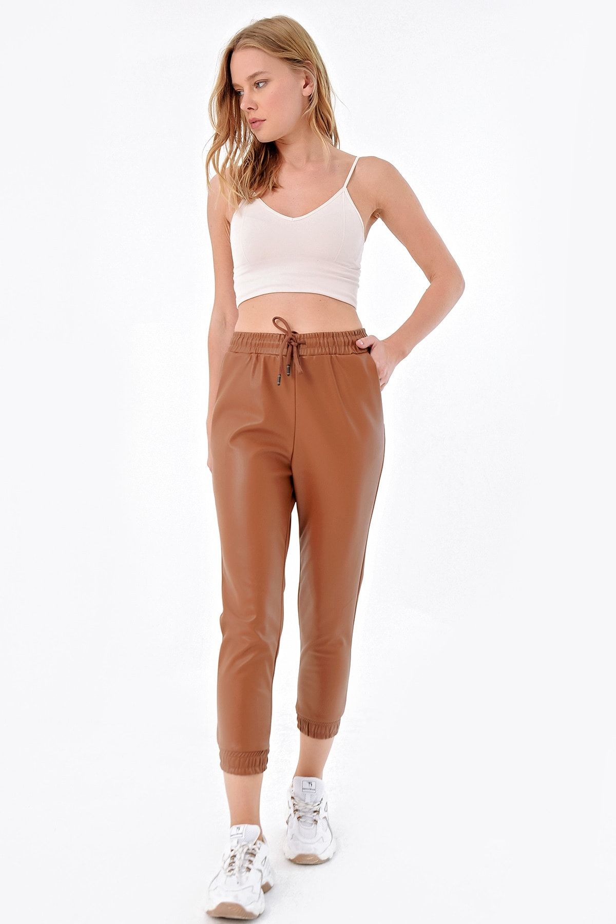 Trend Alaçatı Stili Kadın Taba Deri Görünümlü Paçası Lastikli Pantolon ALC-X4963