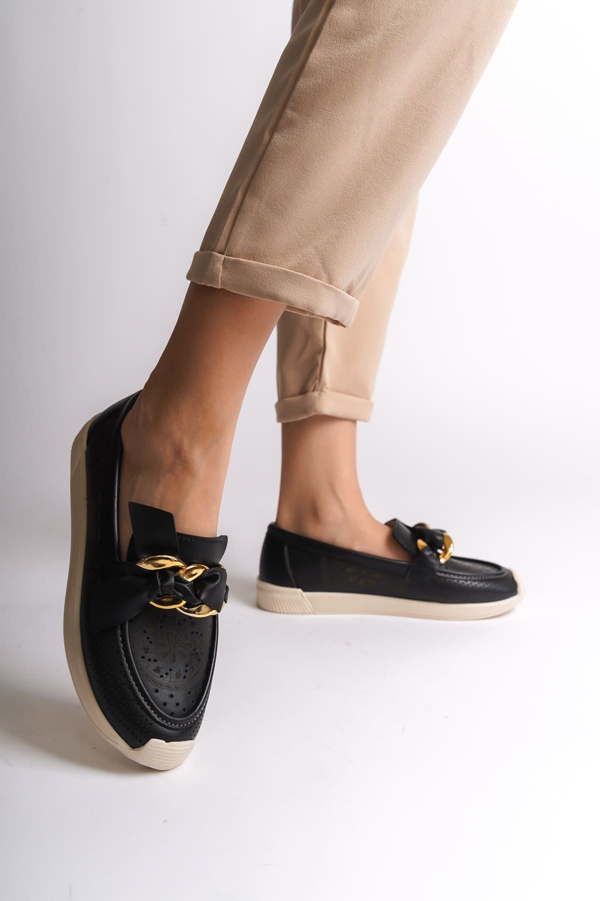 Rozero Shoes LARISSA Bağcıksız Ortopedik Rahat Taban Çiçek Desenli Babet Ayakkabı KT Siyah