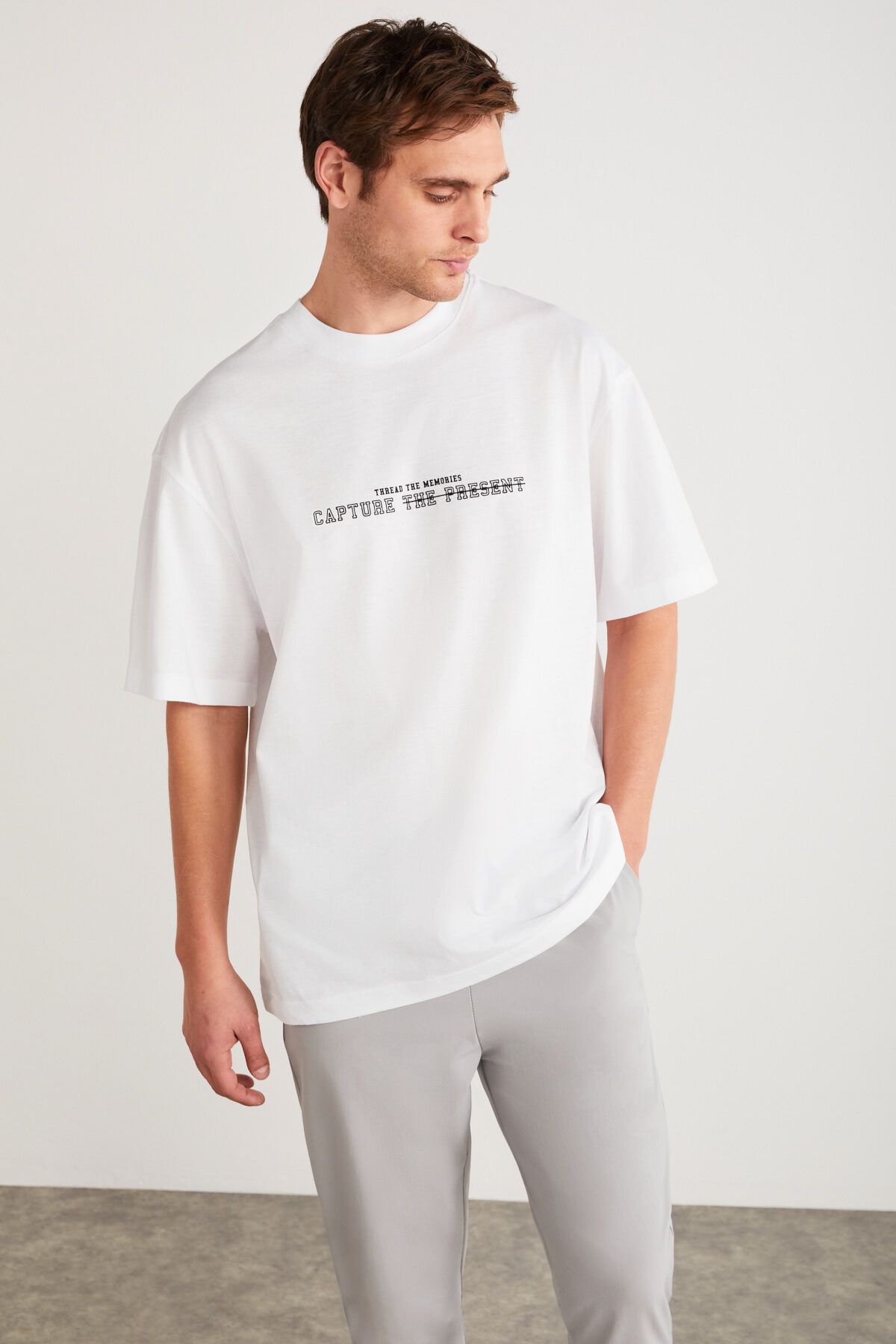 GRIMELANGE OKLAHOMA Erkek %100 Pamuklu Önü Nakışlı Kısa Kollu Beyaz T-Shirt