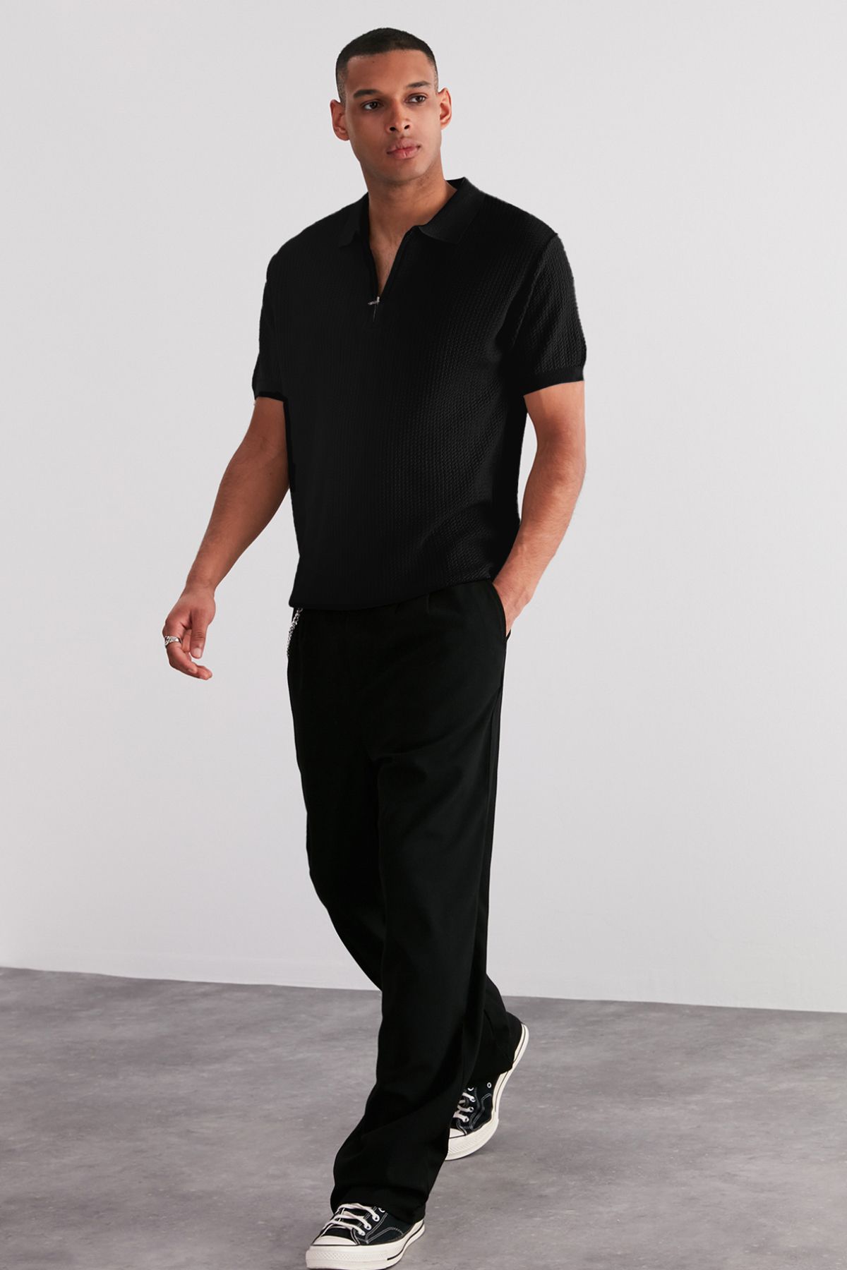 TRENDYOL MAN Siyah Regular Fit Ajurlu Fermuarlı Triko Polo Yaka T-Shirt TMNSS24PO00001