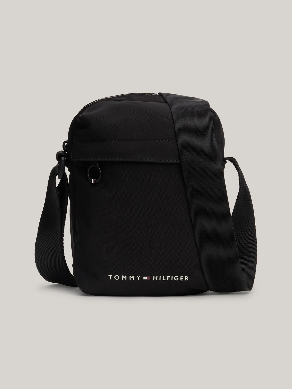 Tommy Hilfiger Erkek Marka Logolu Ayarlanabilir Omuz Askılı Şık Görünüşlü Gündelik Kullanıma Uygun Siyah Omuz Çant