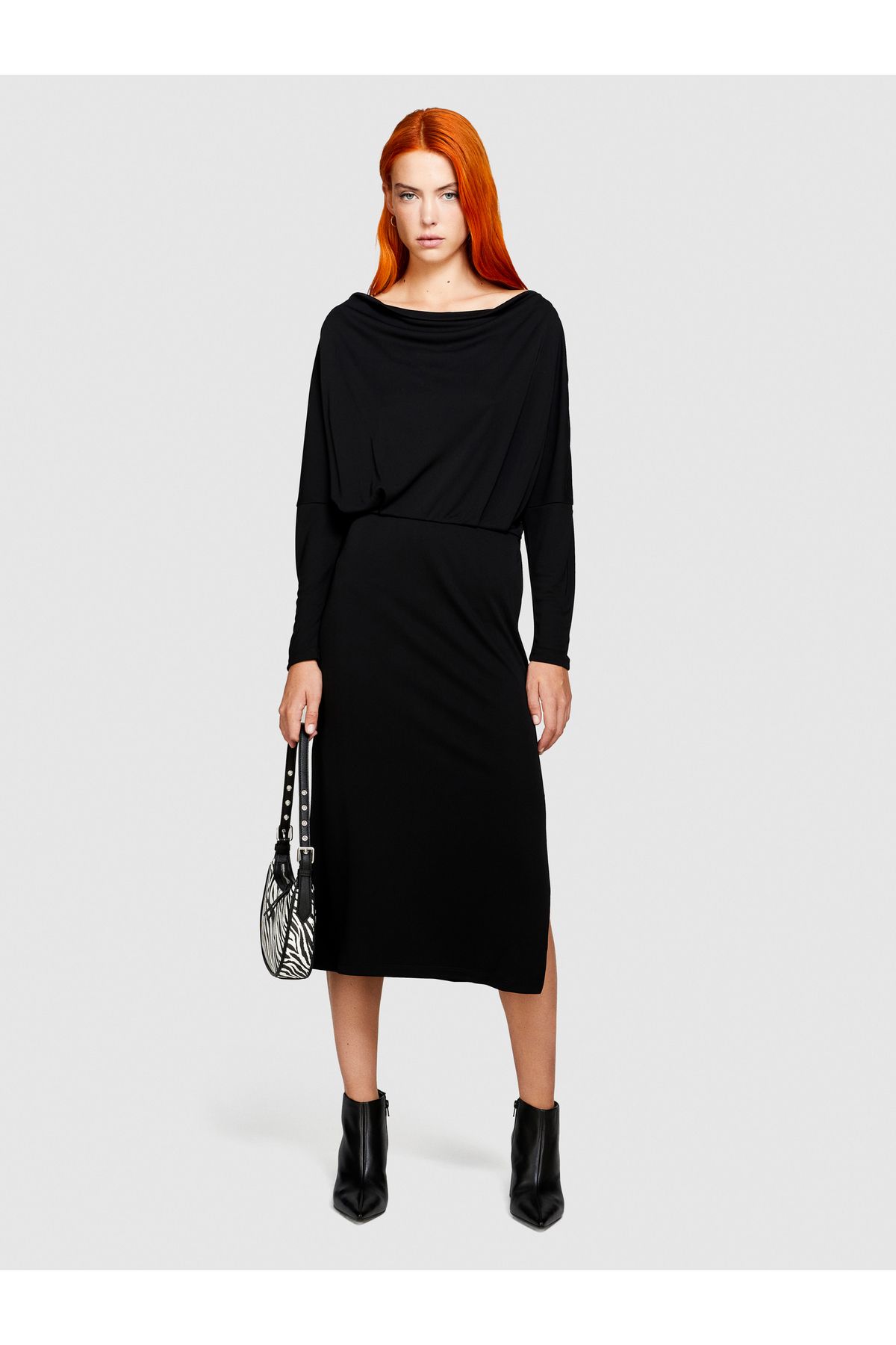 Sisley Kadın Siyah Kayık Yaka Dökümlü Beli Lastikli Uzun Kollu Elbise
