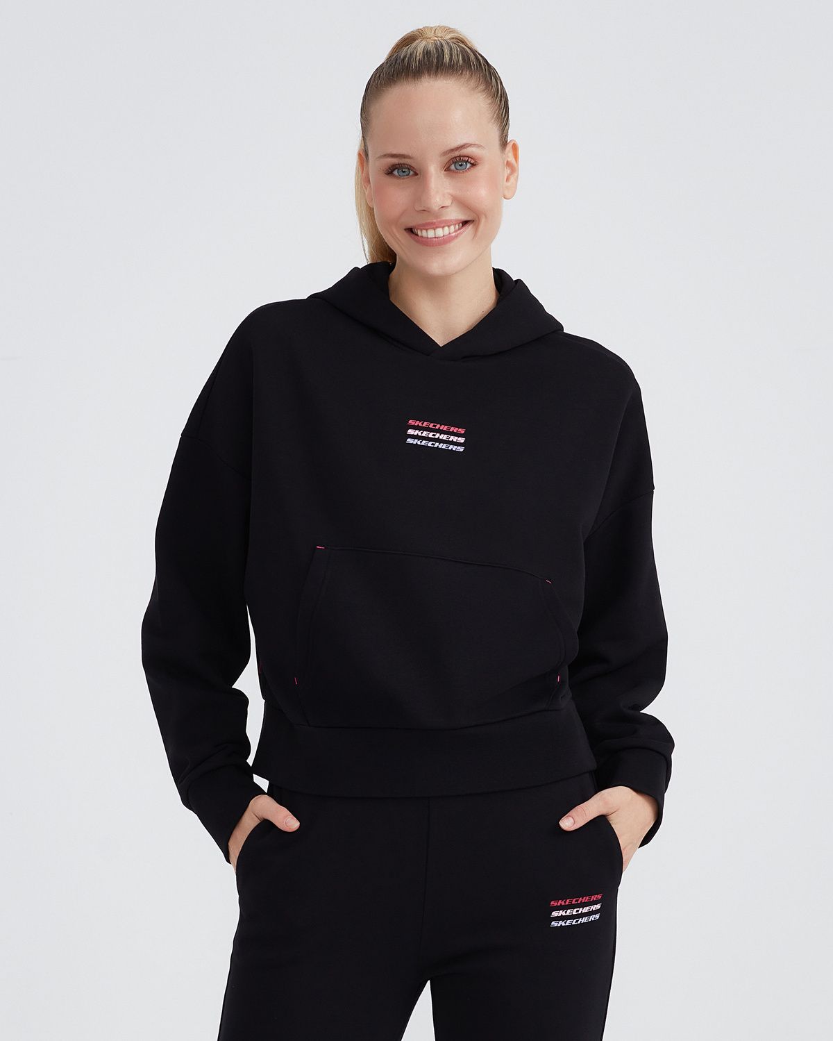 Skechers W Essential Hoodie Sweatshirt Kadın Siyah Sweatshirt S232243-001