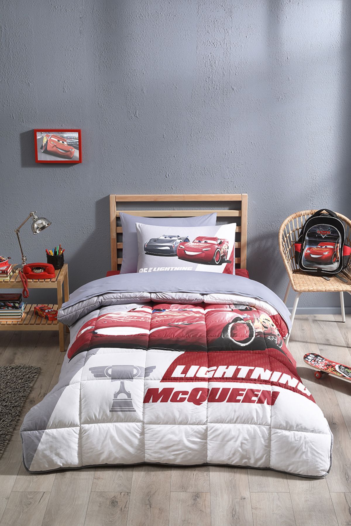 Özdilek Cars Piston Cup Tek Kişilik Disney Lisanslı Lastikli Fitted Çarşaf Çocuk Uyku Seti