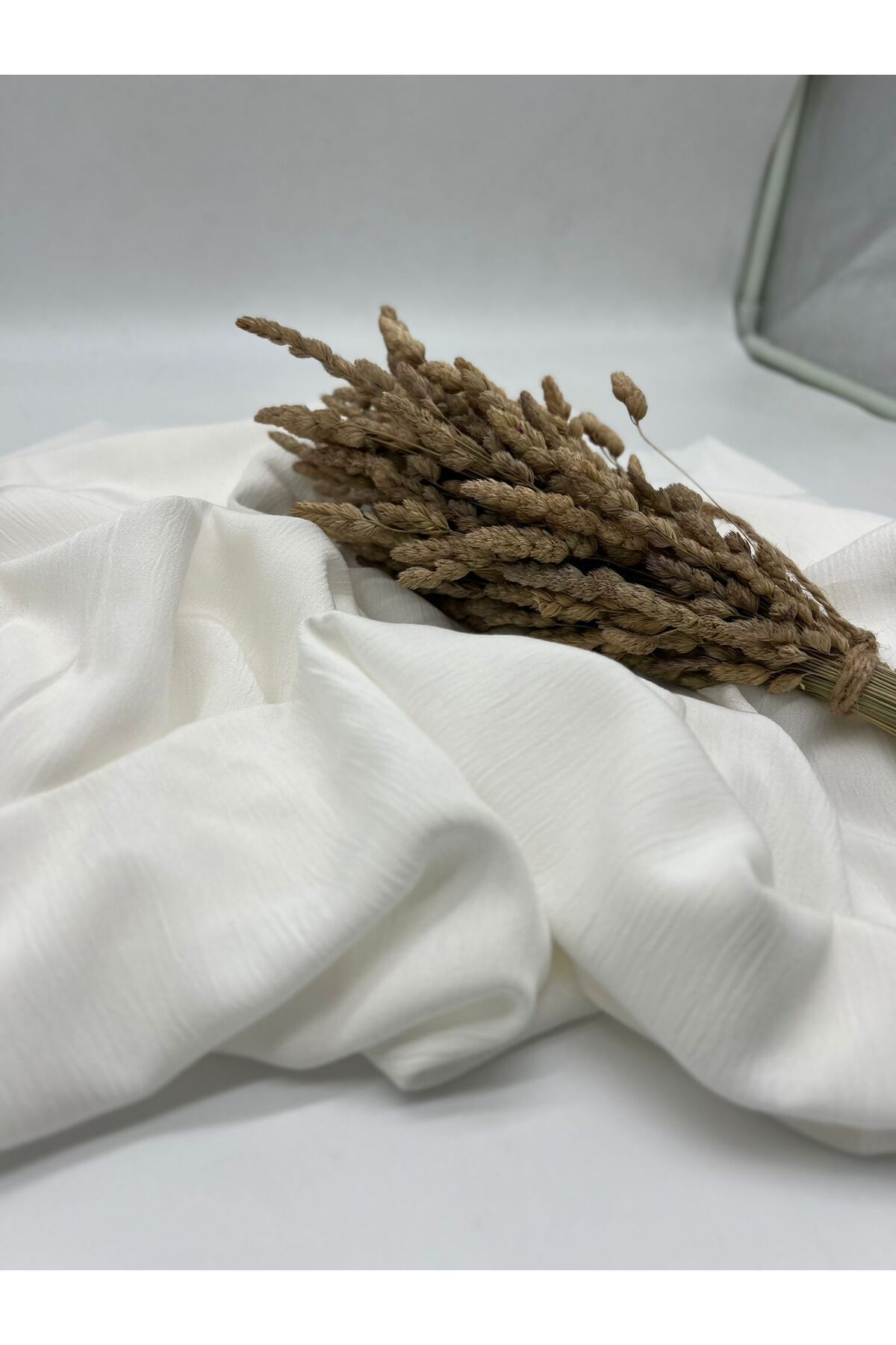 Kumaş Sevdası Beyaz Bürümcük Viskon Kumaş Eni 145 Cm (Şile Bezi gibidir) İç Göstermez