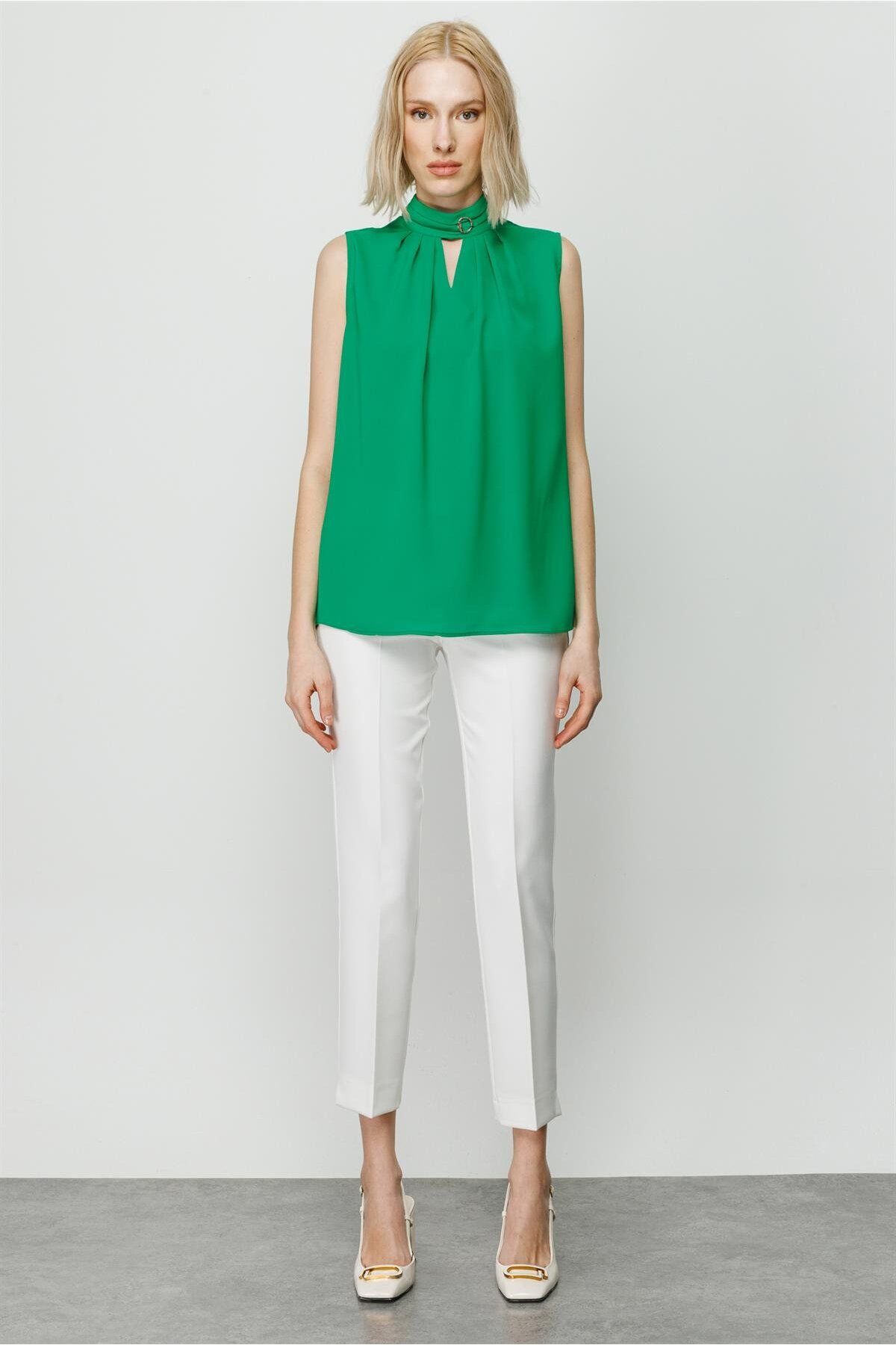 Moda İlgi Modailgi Yakası Aksesuarlı Kolsuz Bluz Yeşil