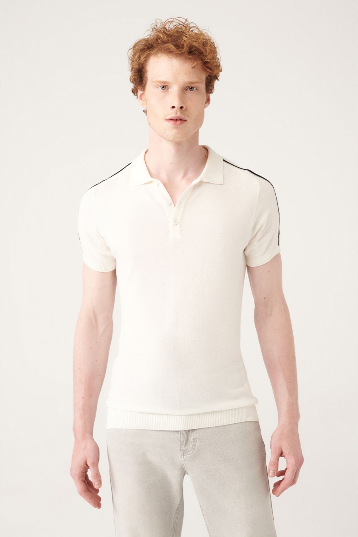 Avva Erkek Beyaz Polo Yaka Omuzu Çizgi Detaylı Ribanalı Regular Fit Triko T-shirt A31y5105
