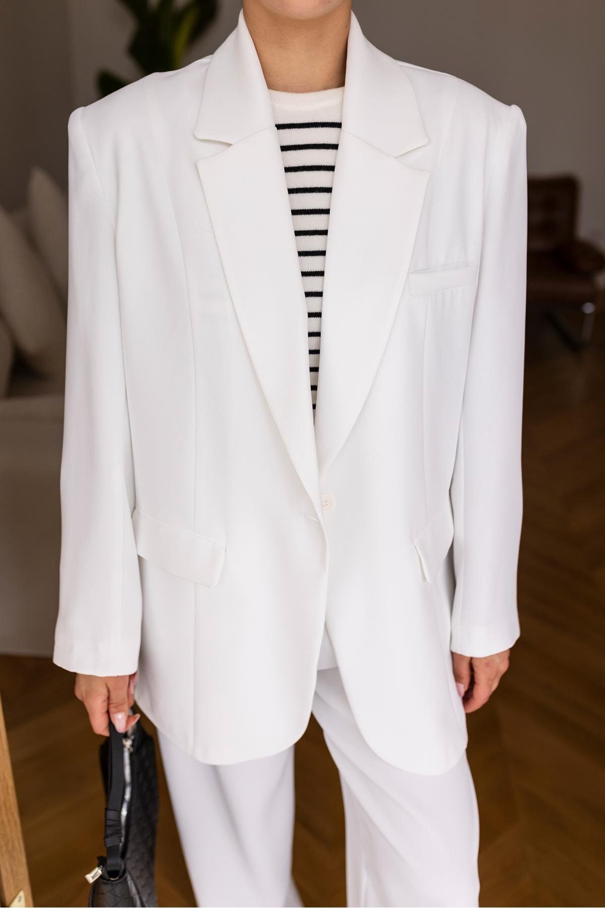 Askı Nişantaşı Beyaz Tek Düğmeli İki Cepli Blazer Ceket