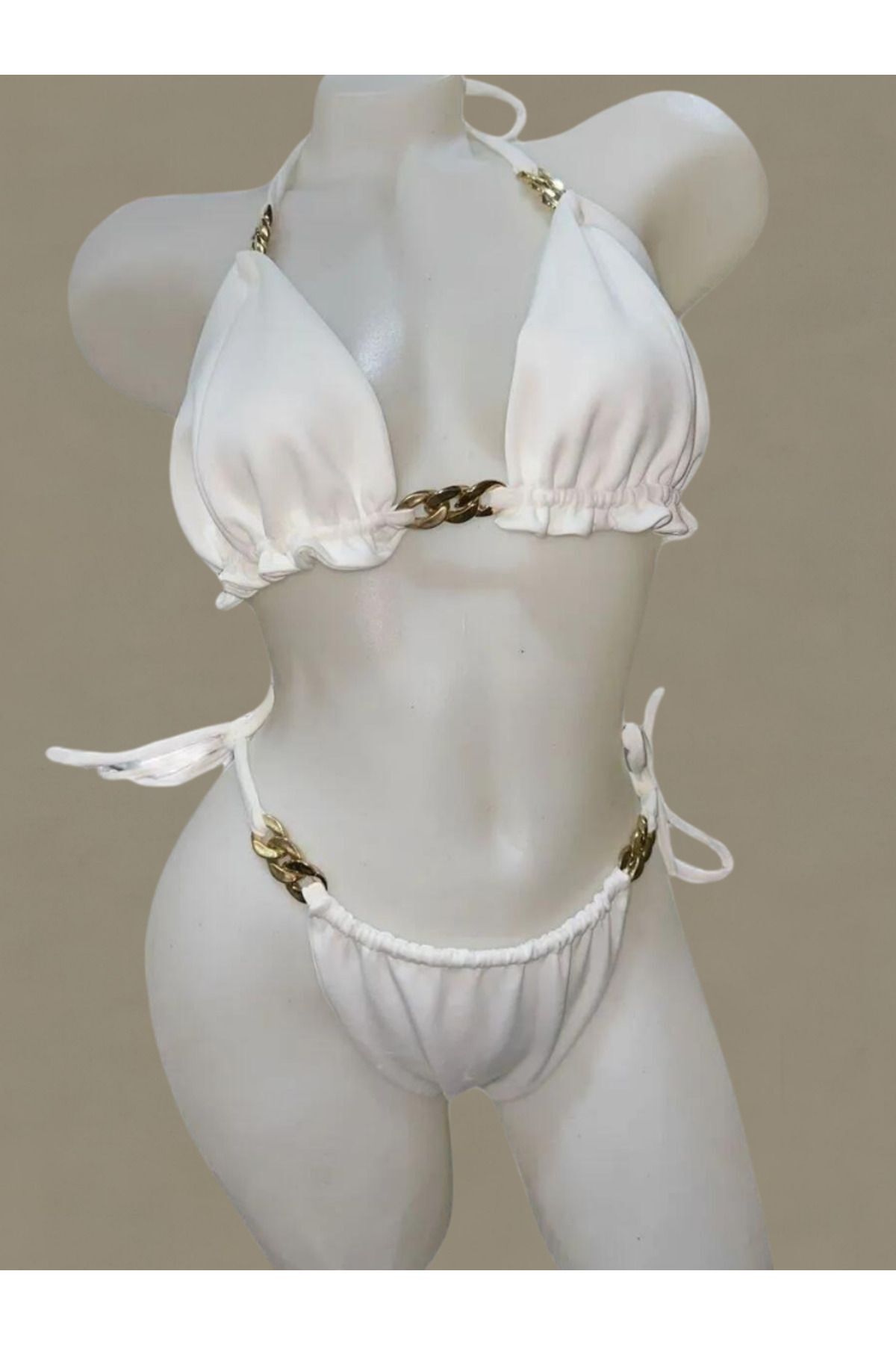 Yosun İşletme Gold Zincirli Aksesuar Detaylı Beyaz Bikini Takımı
