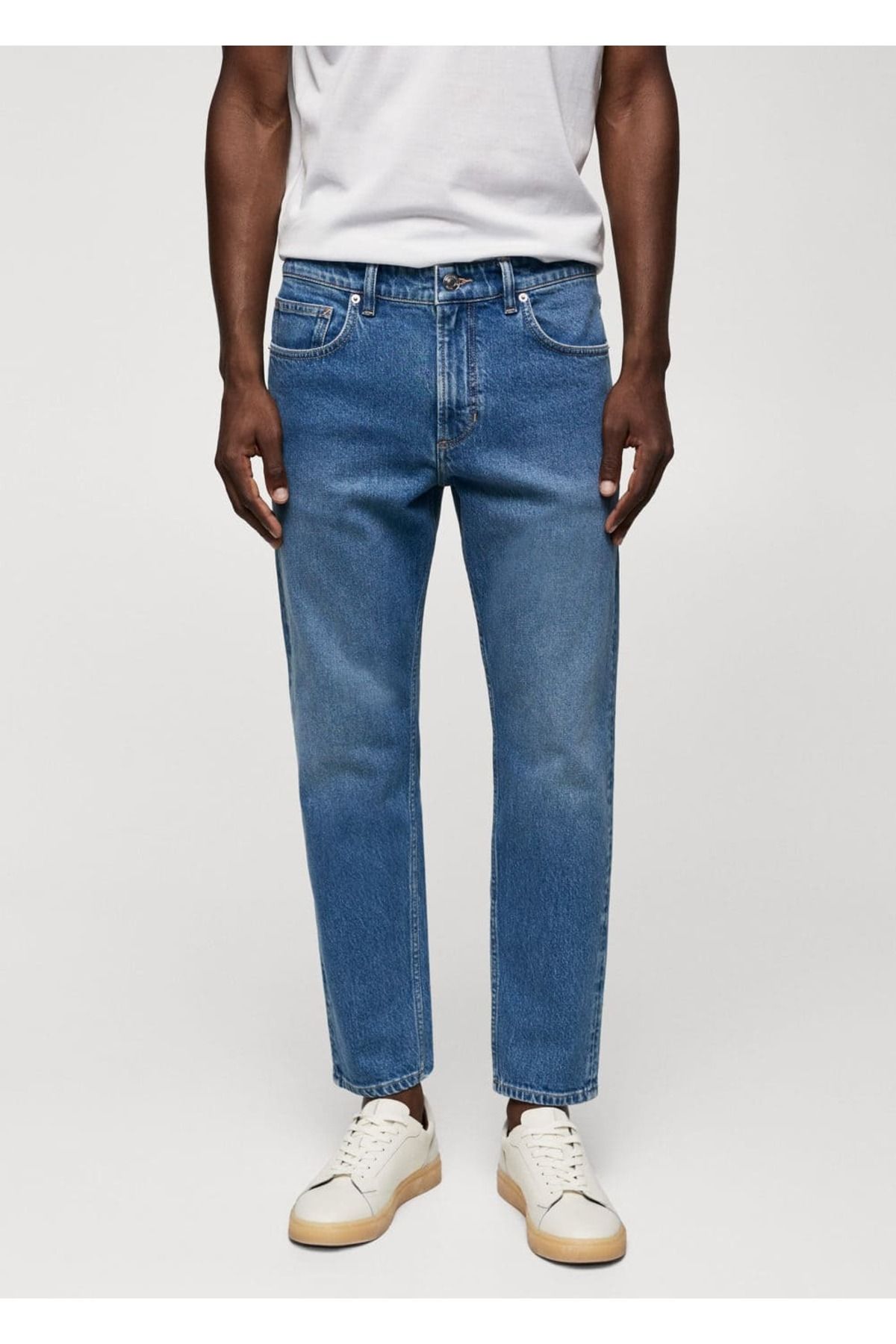 MANGO Man Ben model tapered cropped jean
