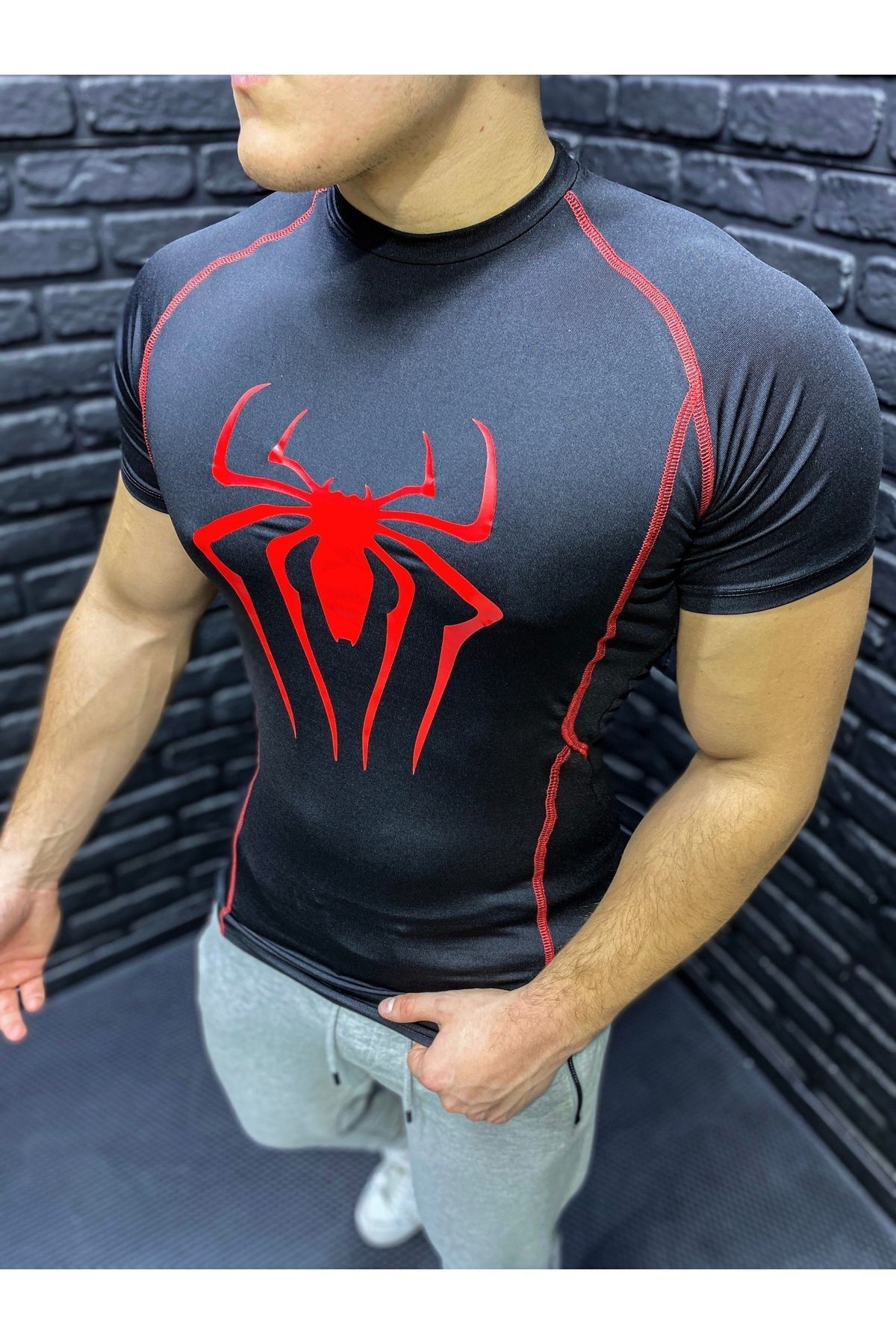YHM Compression Tshirt Fit Spor Kısa Kollu Vücuda Yapışan Kırmızı Spiderman Baskılı Çizgili Siyah Tişört