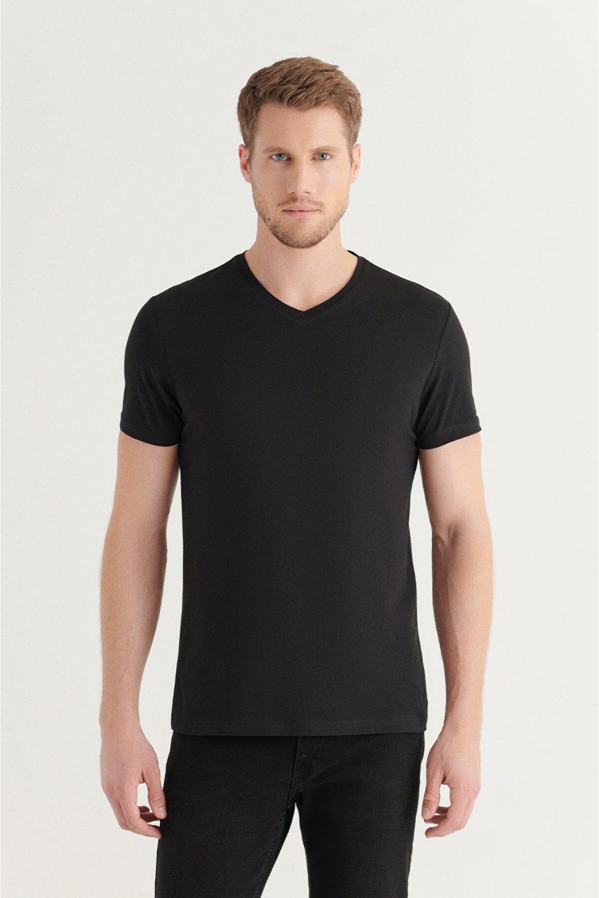 Avva Erkek Siyah %100 Pamuk V Yaka Regular Fit T-shirt E001001