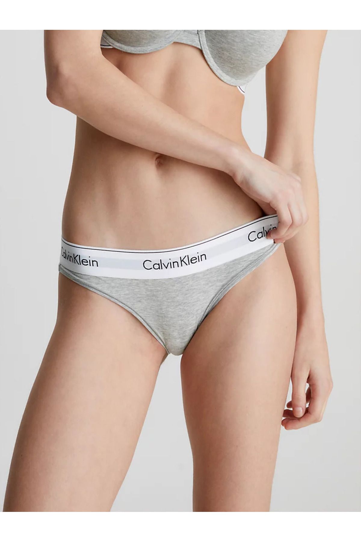 Calvin Klein Kadın Marka Logolu Orta Yüksek Belli Nefes Alabilir Rahat Kumaşlı Gündelik Kullanıma Uygun Gri Külot