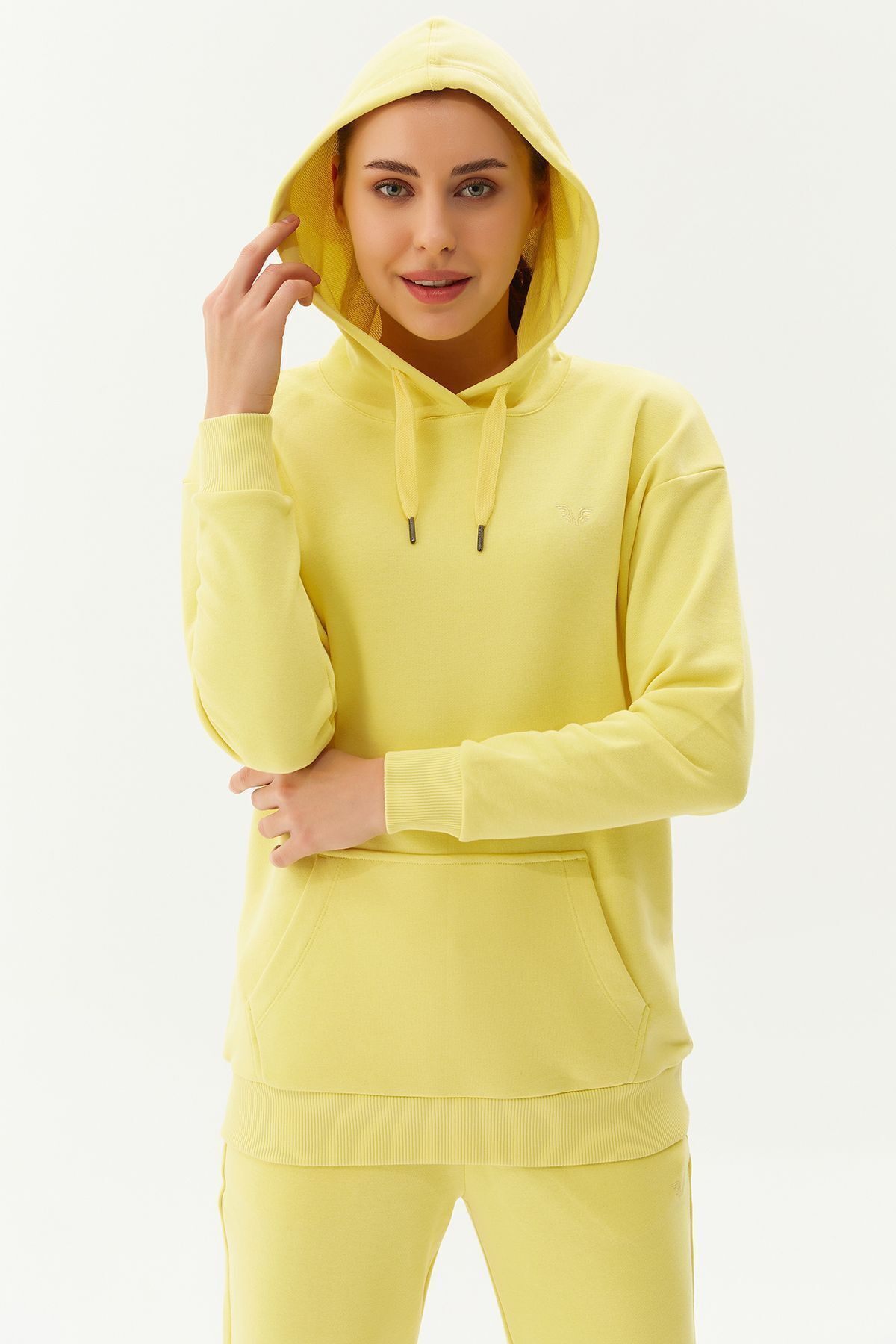 bilcee Kadın Sarı Kapüşonlu Kanguru Cepli Pamuklu Spor Düz Renk Sweatshirt 8785