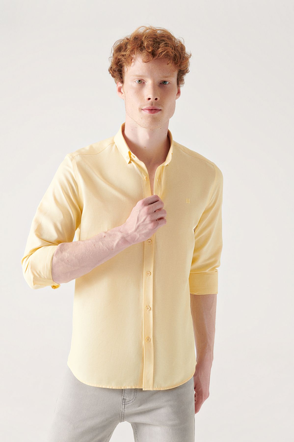 Avva Erkek Sarı Düğmeli Yaka Kolay Ütülenebilir Oxford Pamuklu Regular Fit Gömlek E002000