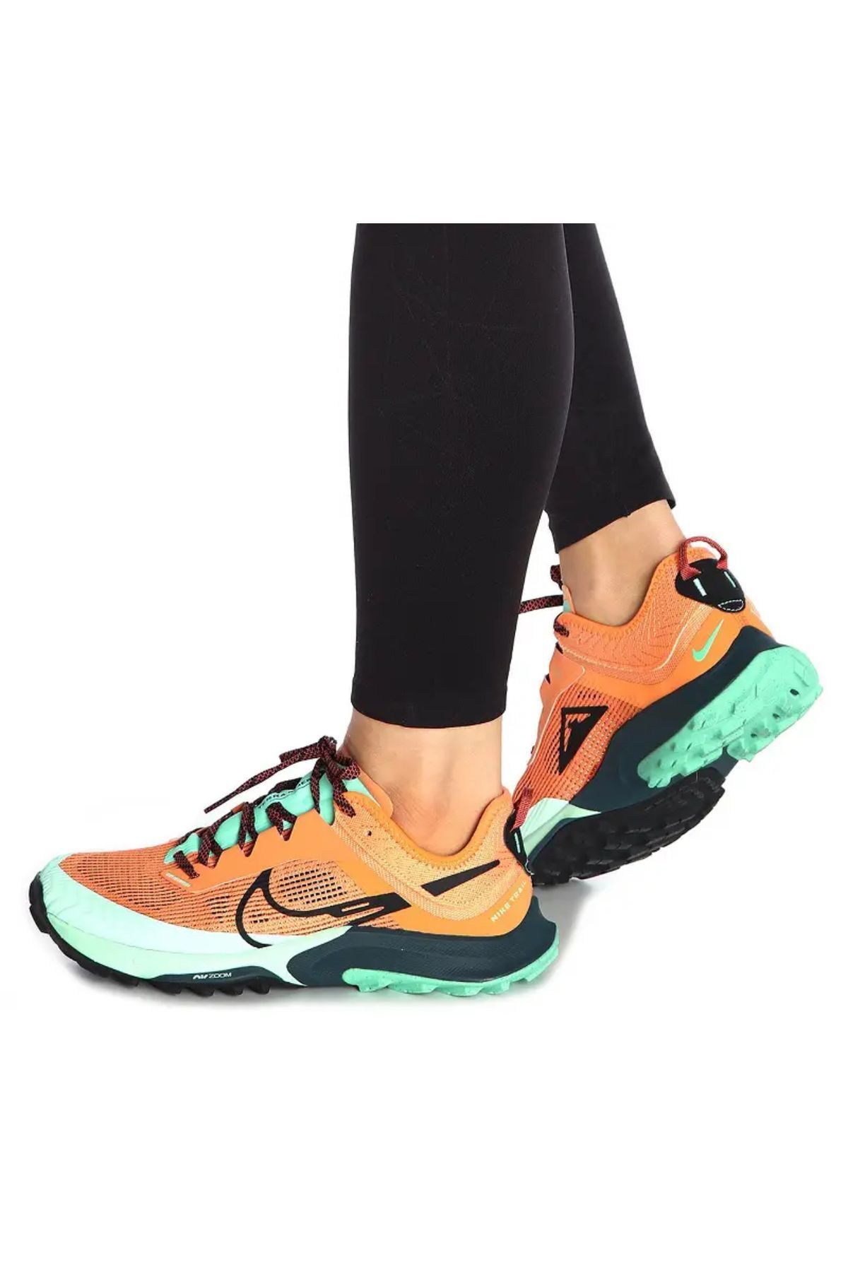 Nike Air Zoom Terra Kiger 8 Kadın Turuncu Koşu Ayakkabısı