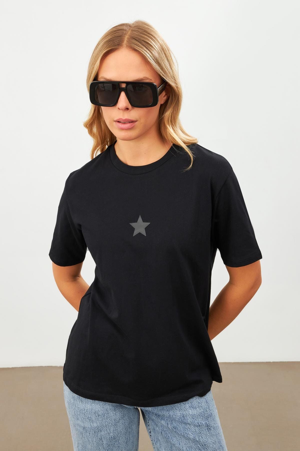 Setre Siyah Yıldız Detaylı Basic T-Shirt
