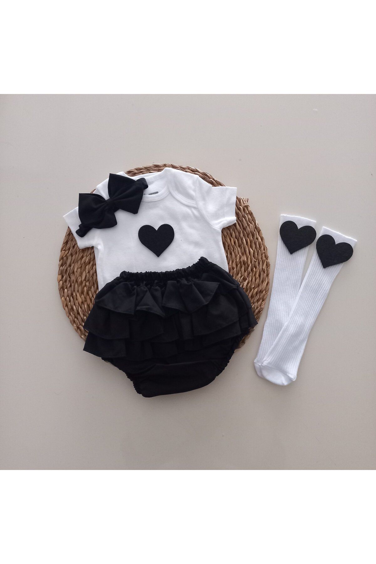 MARS BABY Kız Bebek Siyah Kalp Fırfır Şort Etek Bodyli Çorap Takımı