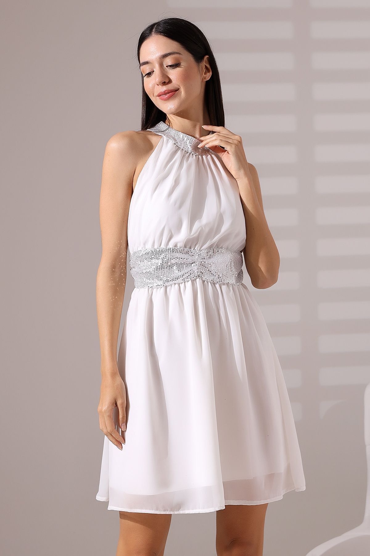 Mois Atelier Beyaz Şifon Payet Detaylı Fiyonk Kuşaklı Halter Yaka Mini Abiye Nikah Elbise Hediye Büyük Beden
