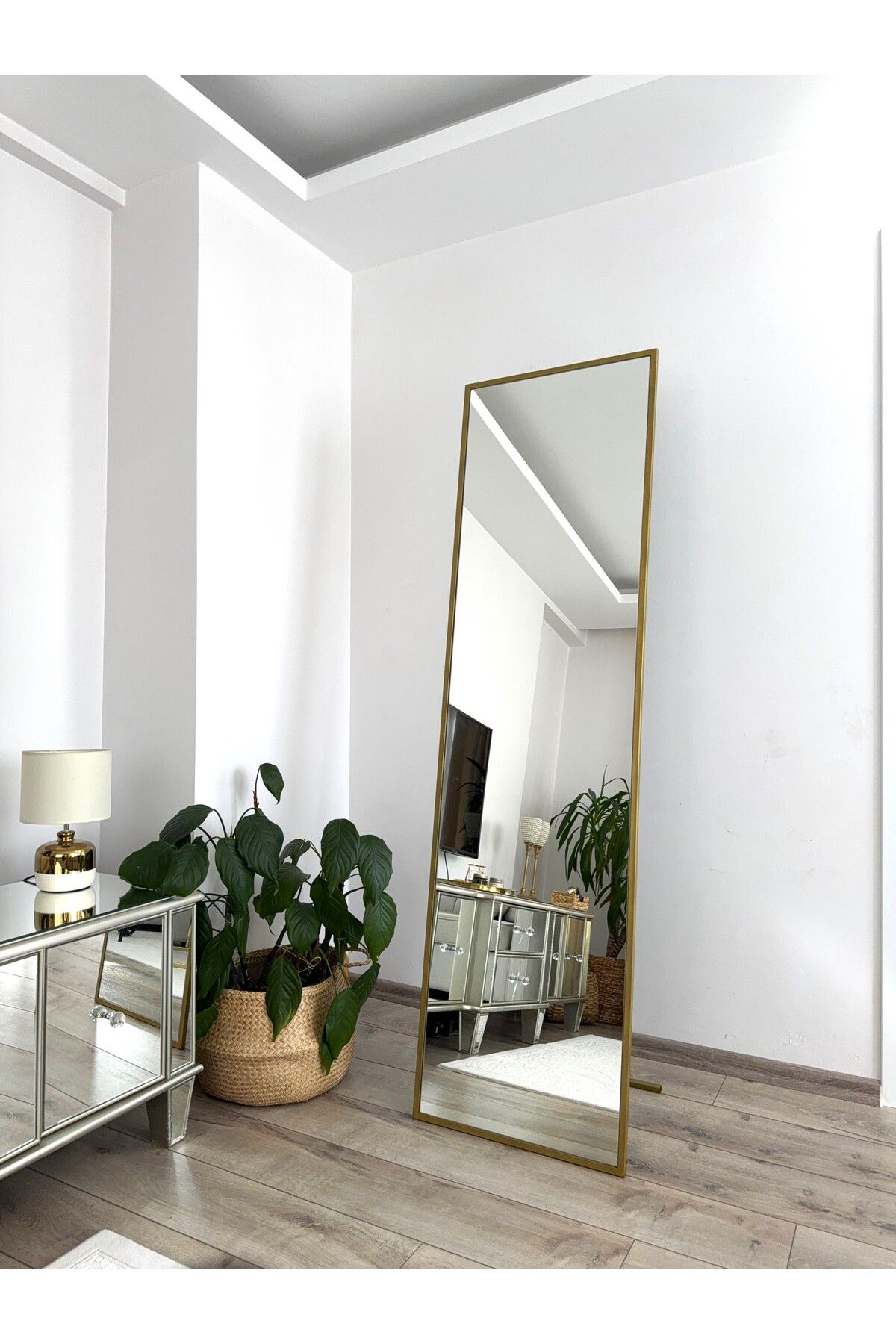 EFFE YAPI DEKOR Gold Metal Çerçeveli Ayaklı 180x50 Boy Aynası