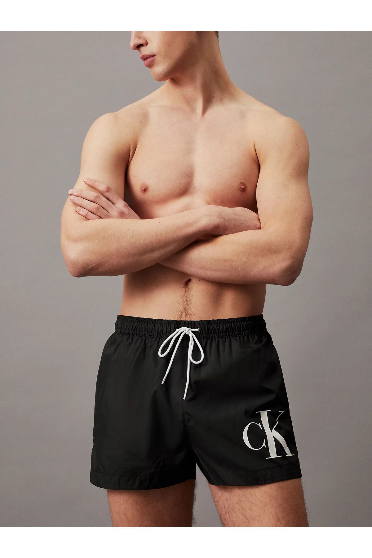 Calvin Klein Erkek Çabuk Kuruyan Kumaşlı Normal Kesim Siyah Deniz Şortu KM0KM01015-BEH