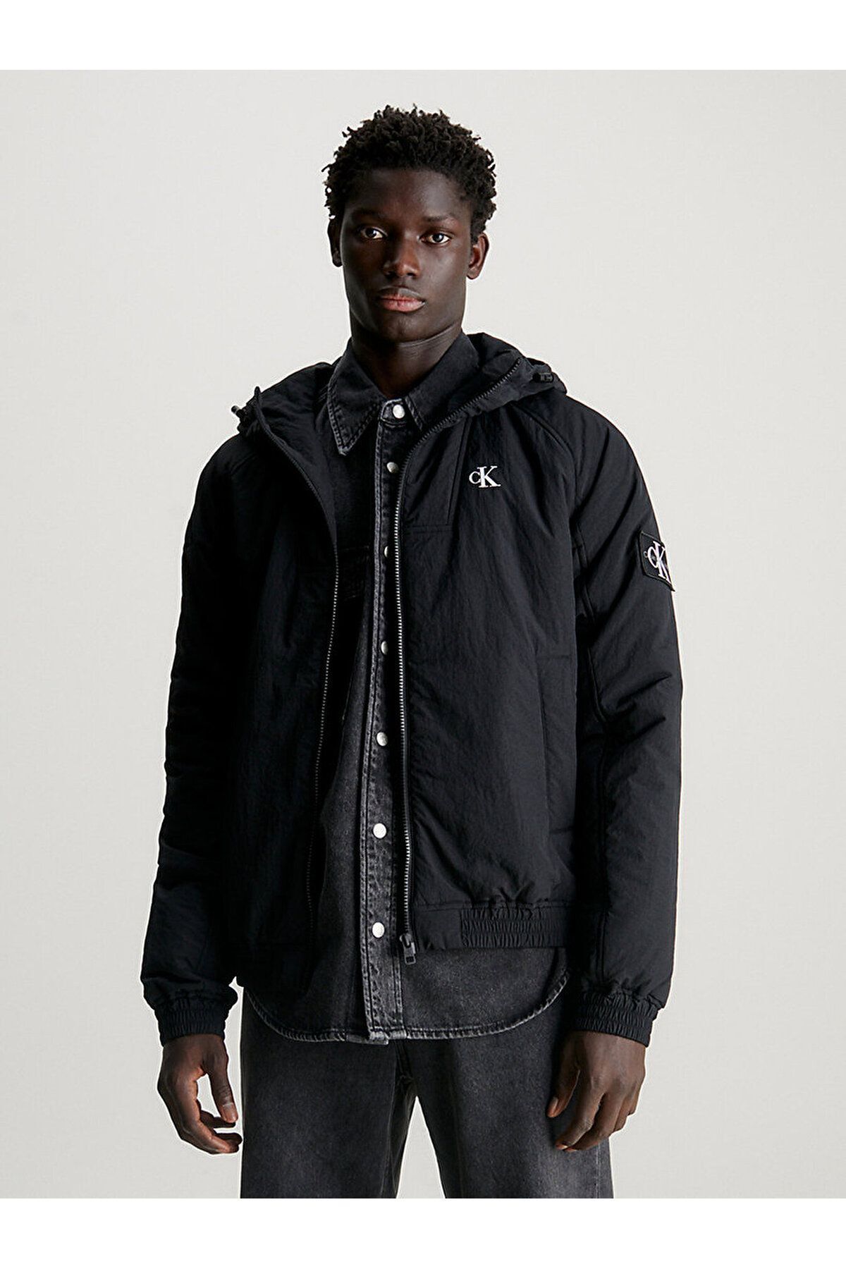 Calvin Klein Erkek Marka Logo Detaylı Baskılı Regular Fit Kısa Kollu Siyah Ceket J30J324698-BEH