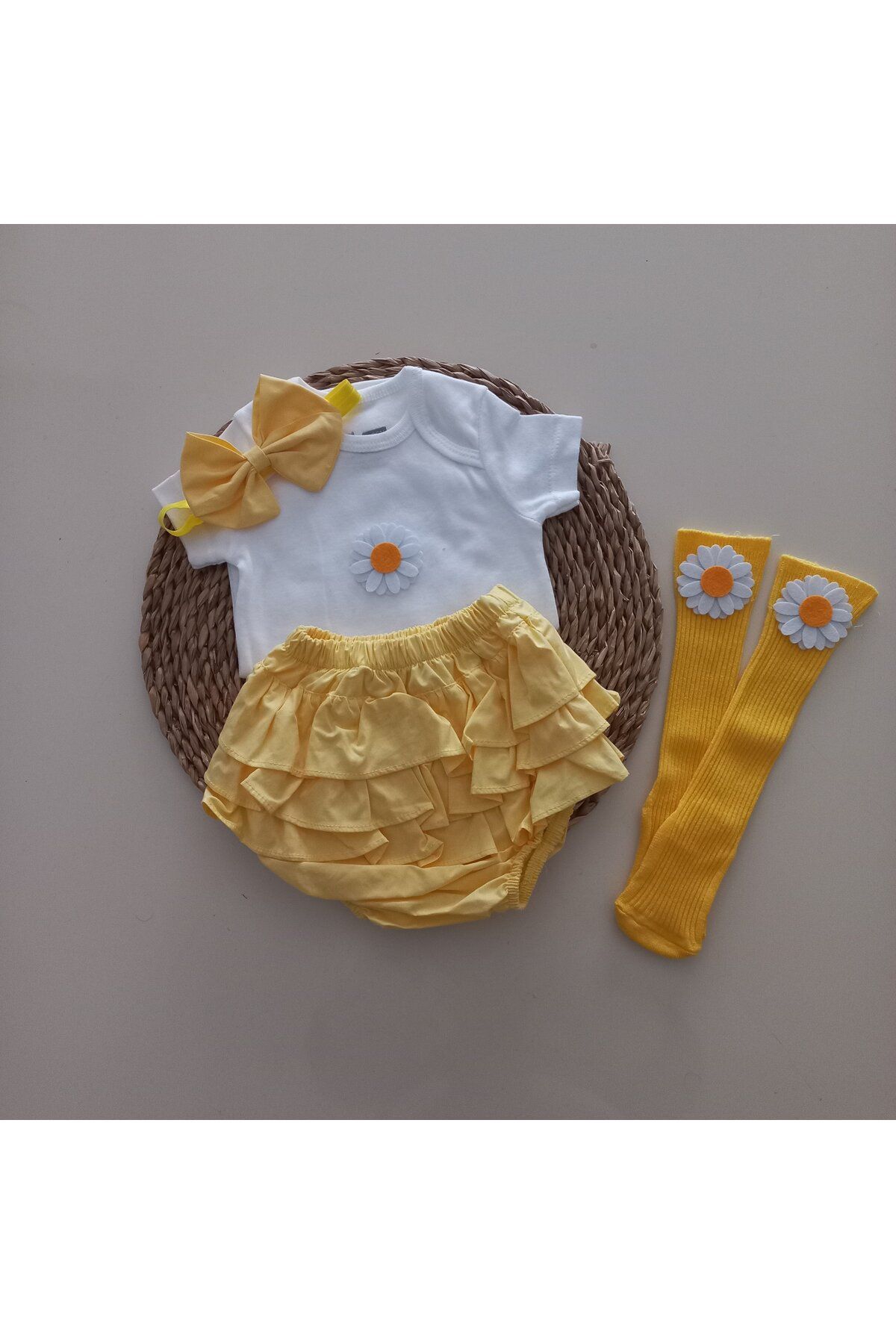 MARS BABY Kız Bebek Sarı Çiçek Fırfır Şort Etek Bodyli Çorap Takımı