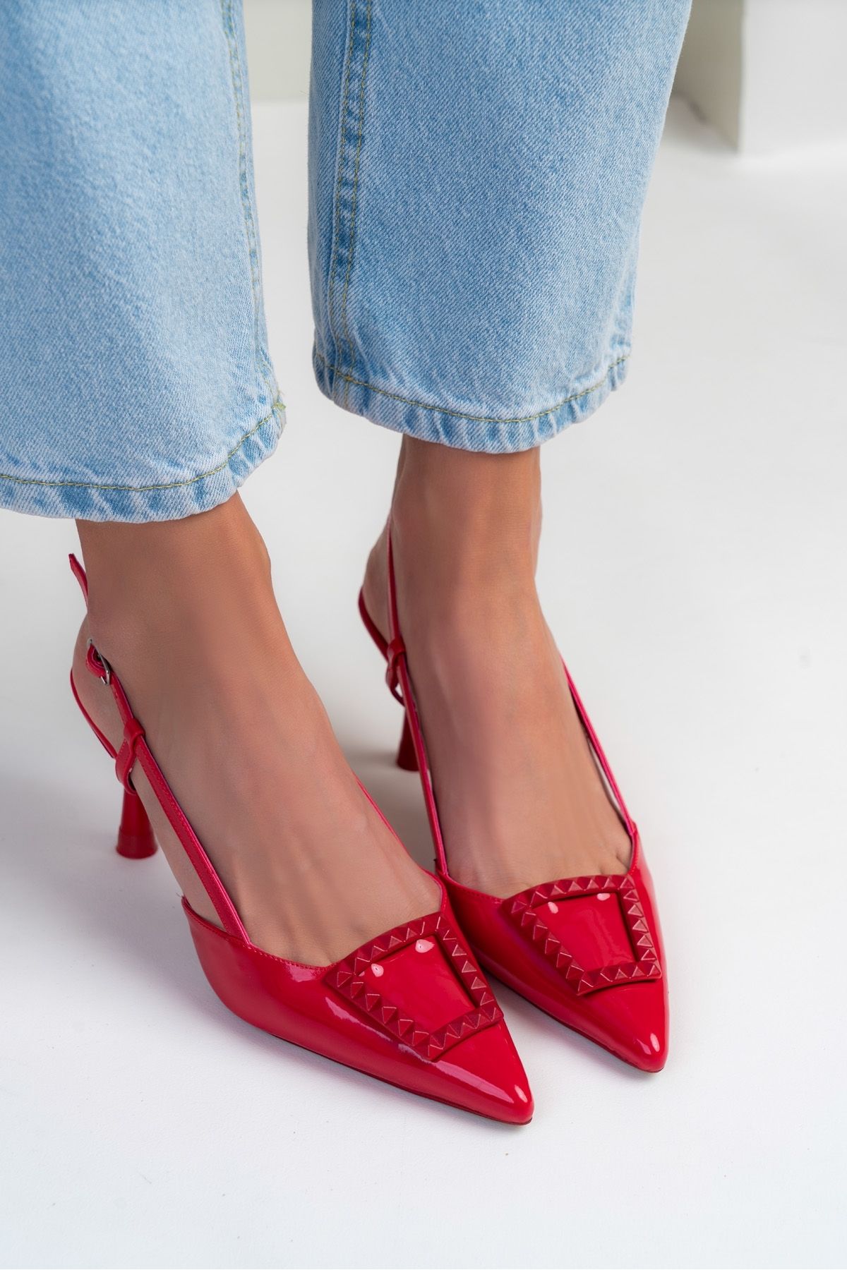 NİŞANTAŞI SHOES Susan Kırmızı Rugan Aksesuar Detay İnce Topuklu Kadın Ayakkabı