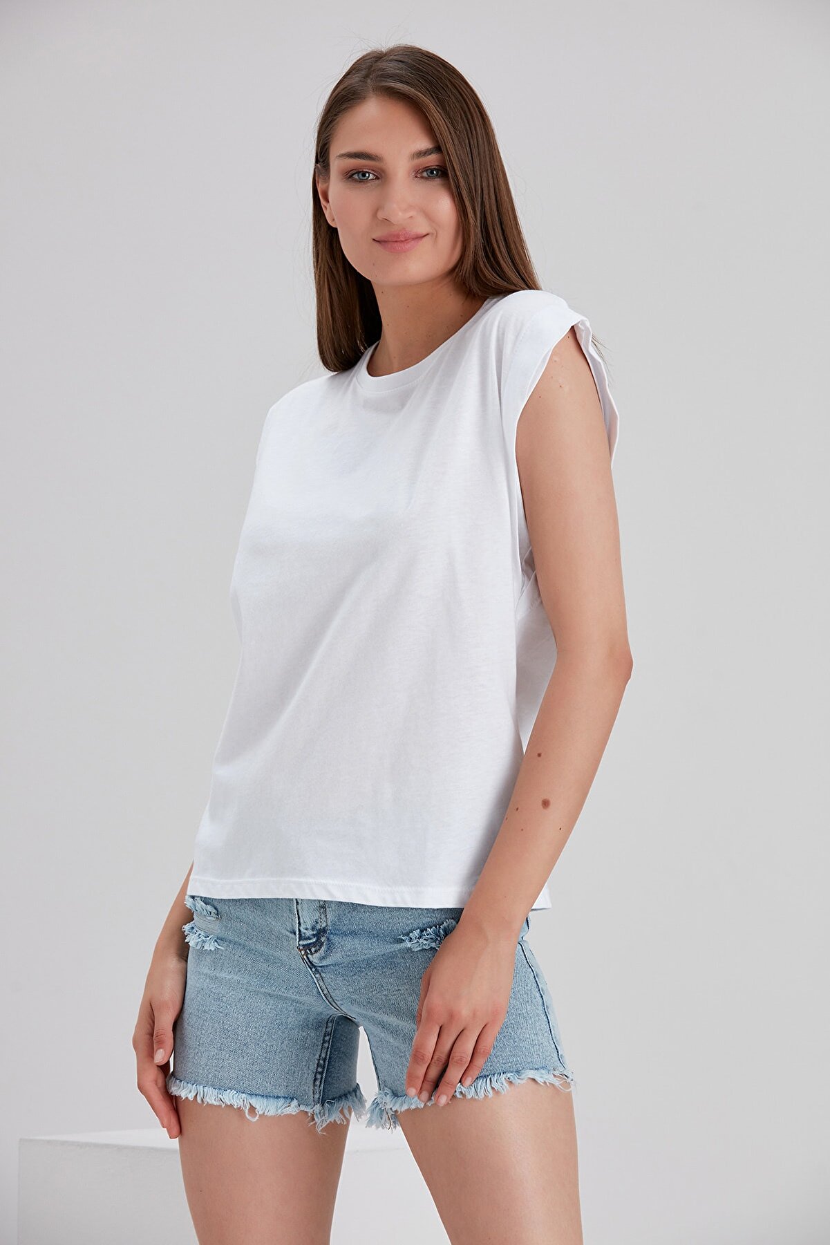 Ecrou Kadın Kolsuz Omuz Detaylı Basic Örme T-shirt Beyaz