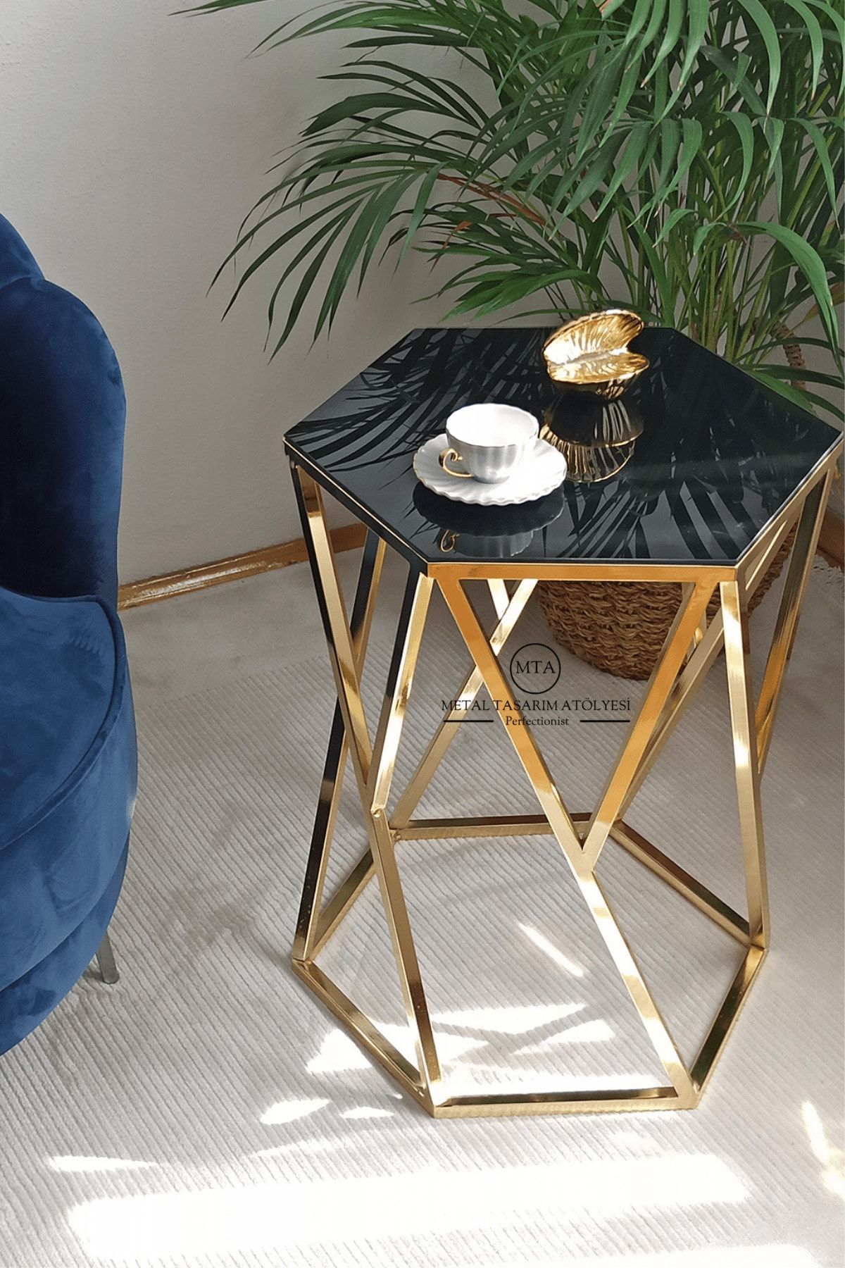 Mufian Concept Chelsea Metal Ayaklı Aynalı Camlı Dekoratif Yan Sehpa Ofis Sehpası Laptop Sehpası Zigon Gold - Siyah