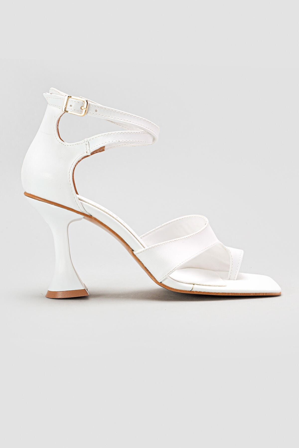 Limoya Geneva Beyaz Parmak Arası Topuklu Ayakkabı