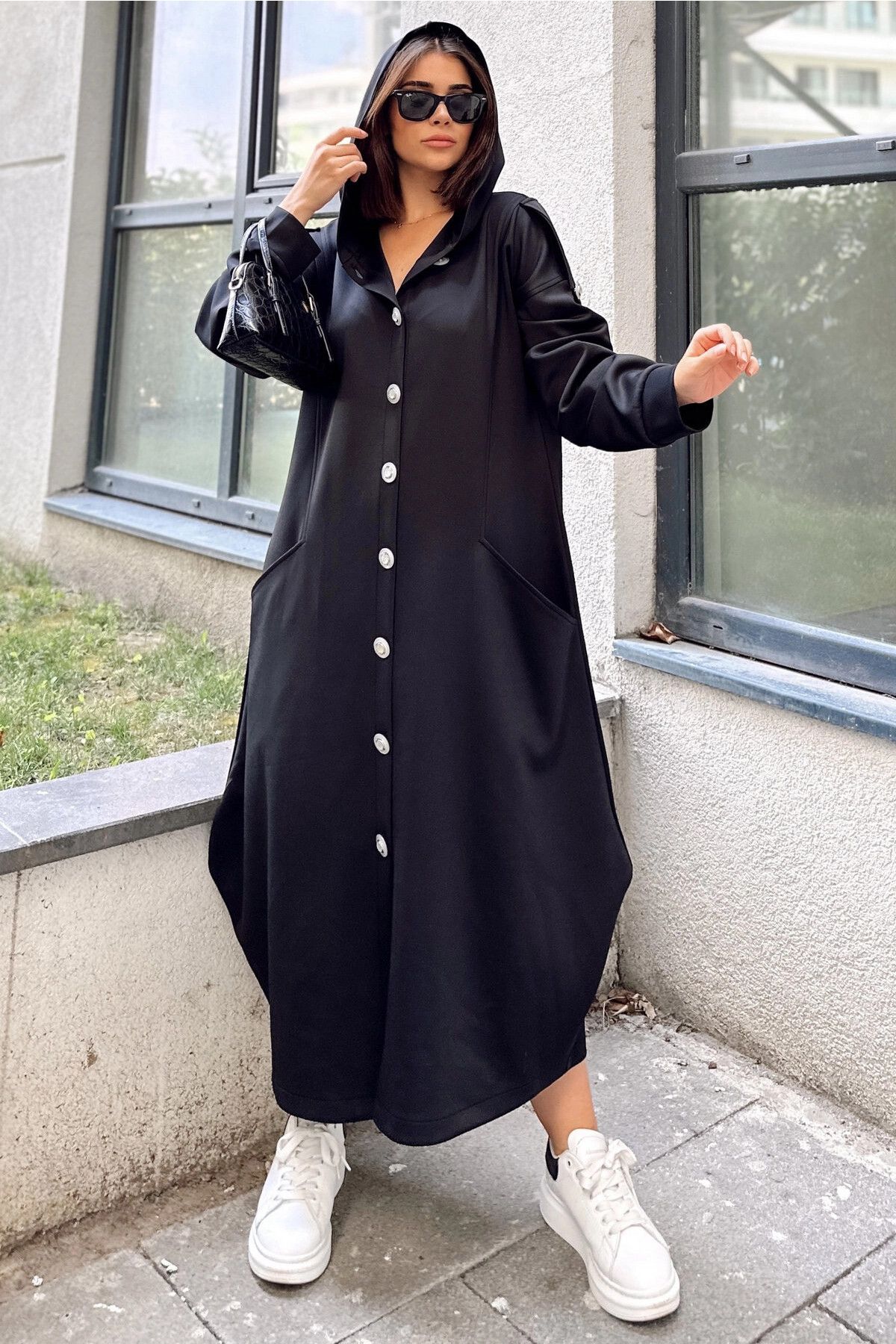 New Laviva Kadın Siyah Kapüşonlu, Uzun Kol, Düğme Detaylı, Eteği Oval, Çift Cepli, Uzun Oversize Salaş Elbise