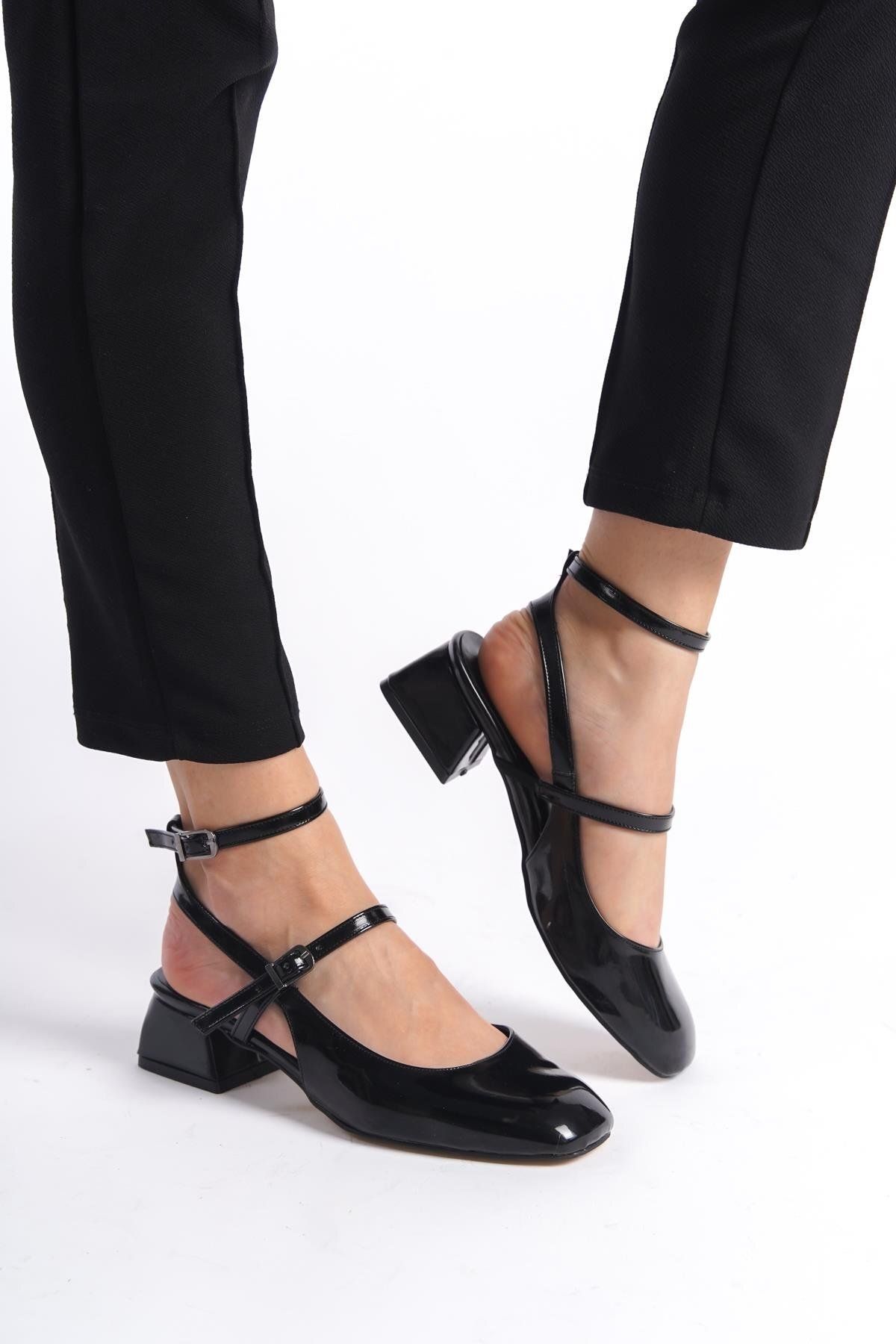 Bak Store Mary Jane Siyah Rugan Arkası Açık Küt Kare Burun Baretli Kalın Topuklu Ayakkabı