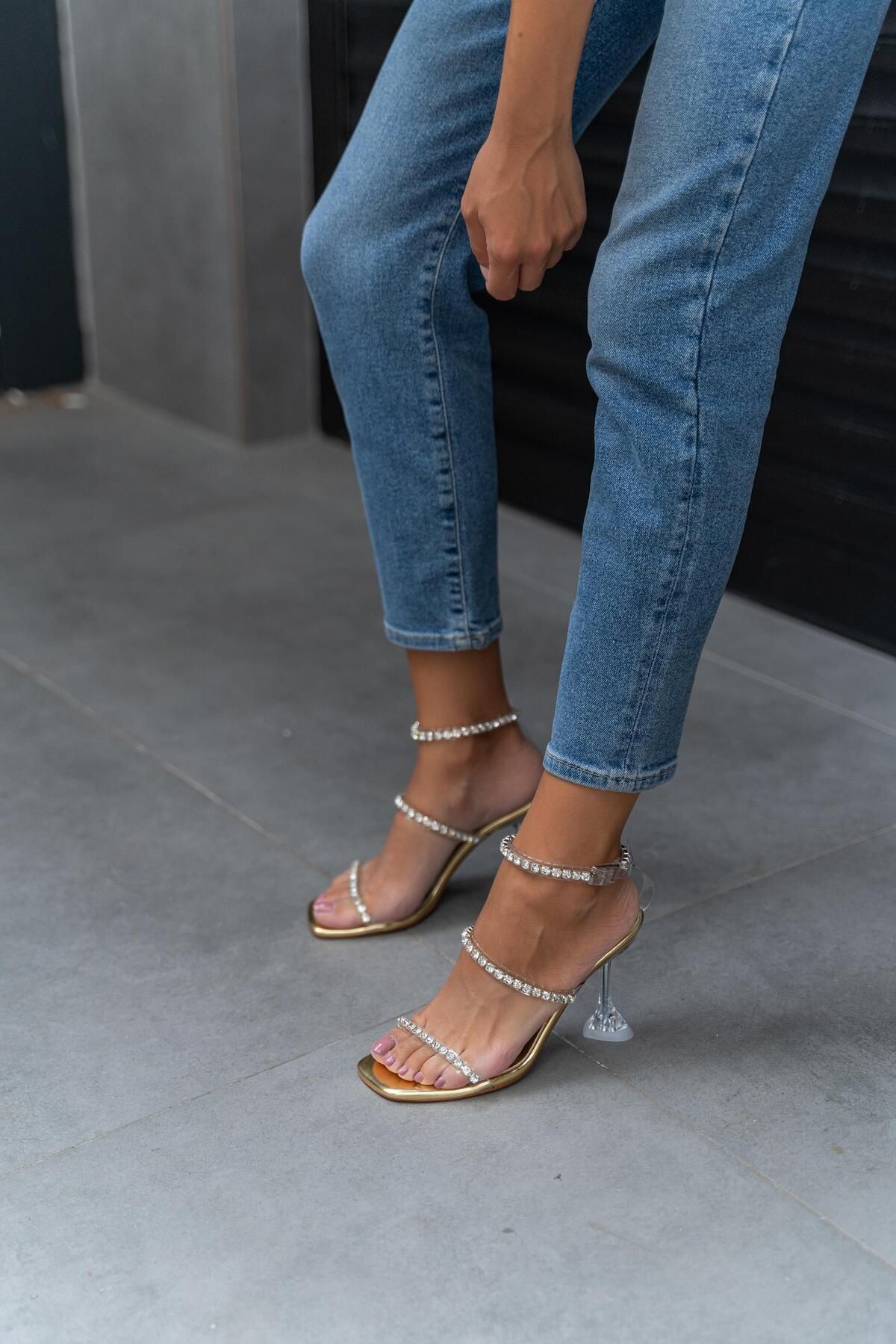 mytopuk Dina Gold Renkli Üç Parlak Taşlı Kadın Topuklu Ayakkabı