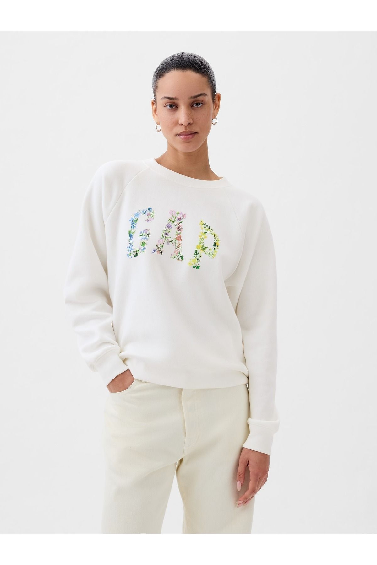 GAP Kadın Kırık Beyaz Çiçek Desenli Gap Logo Fleece Sweatshirt