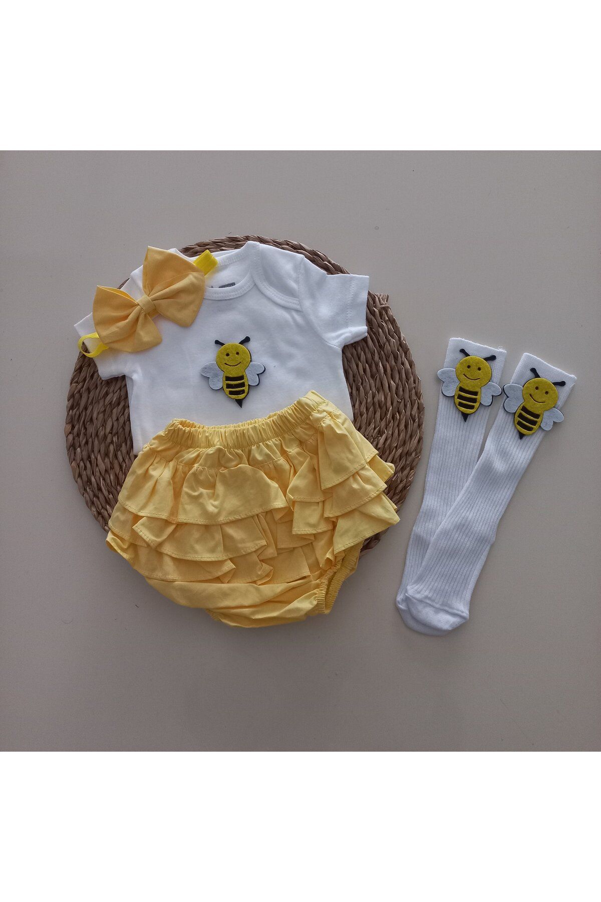 MARS BABY Kız Bebek Sarı Arılı Fırfır Şort Etek Bodyli Çorap Takımı